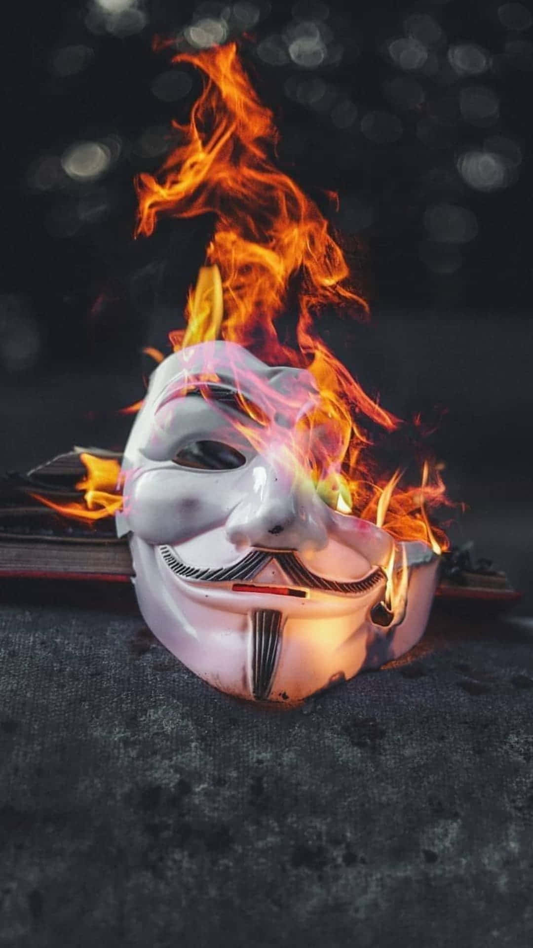 Einbrennendes Feuer Über Einer Maske Von V Wie Vendetta Wallpaper