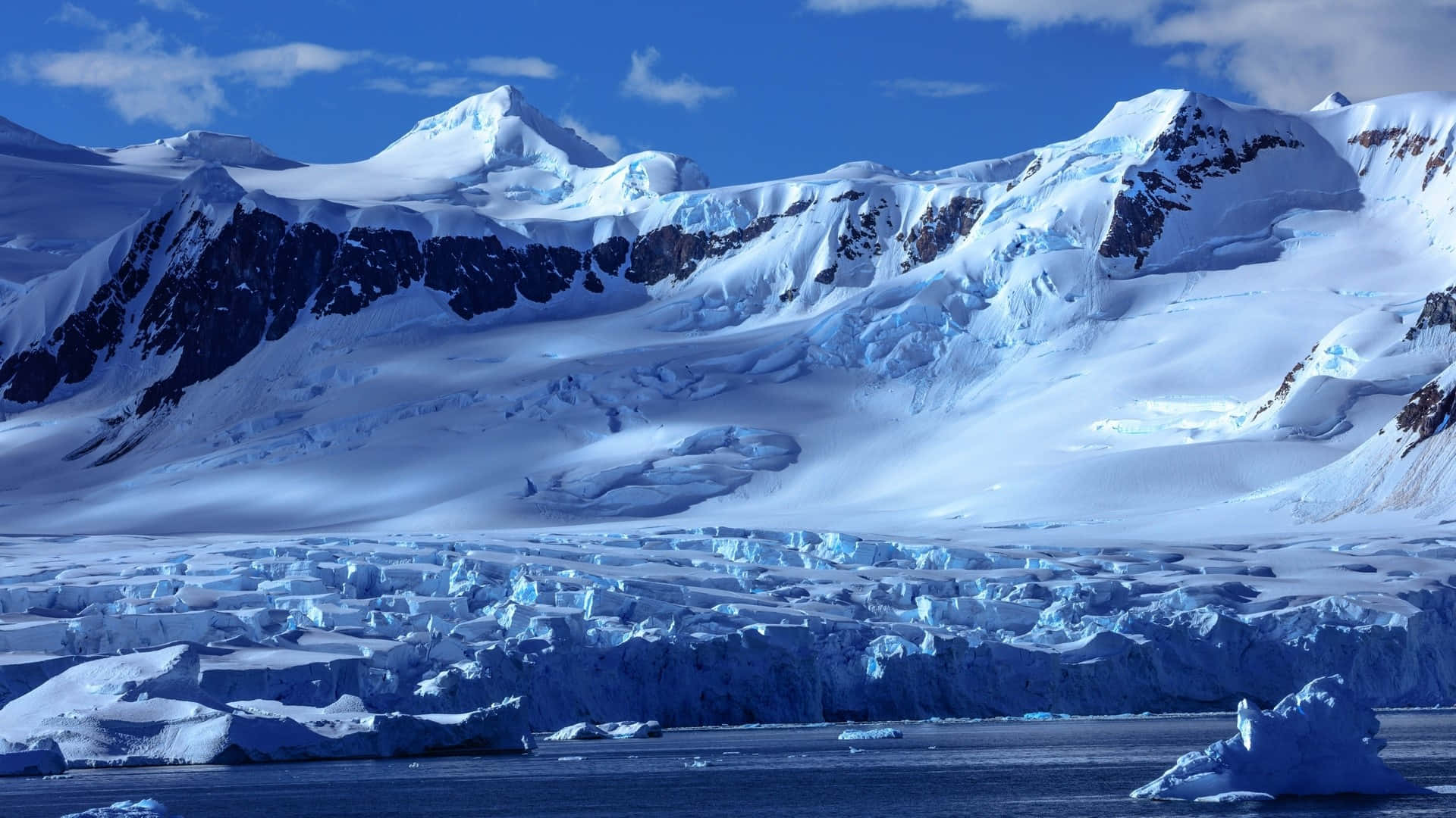 Detfængslende Landskab På Antarktis.