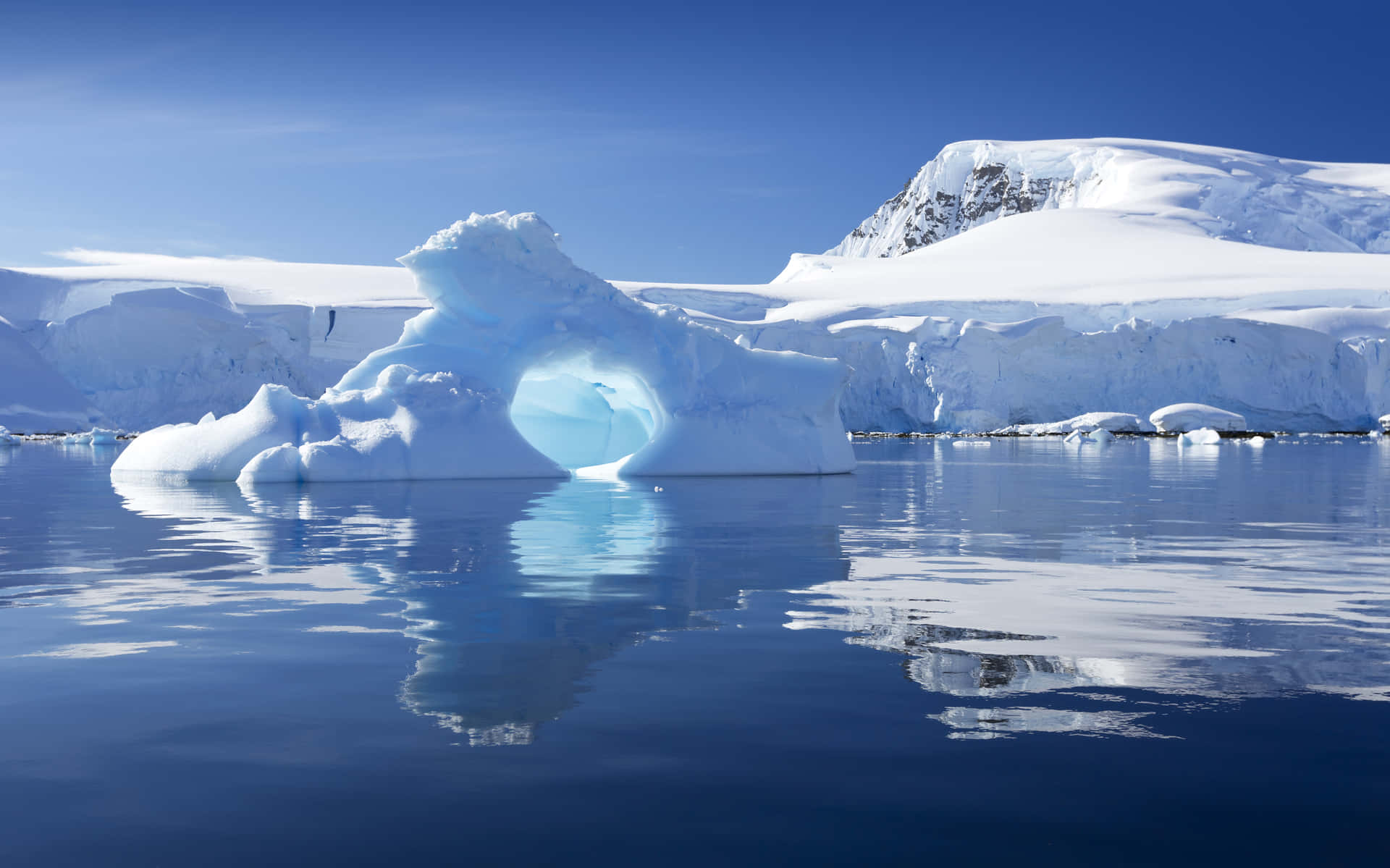 A stunning nature view of Antarctica