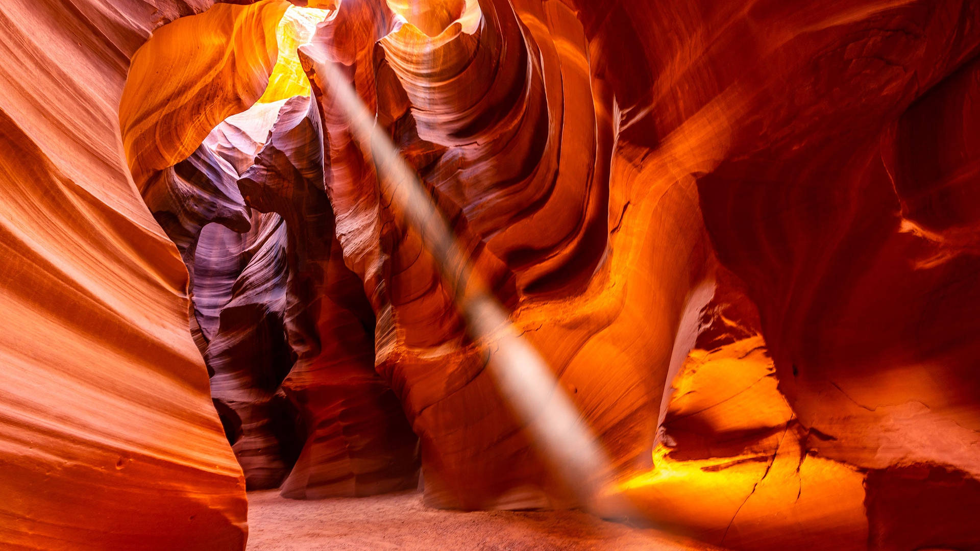 Antelope Canyon Sunlight Filters Wallpaper