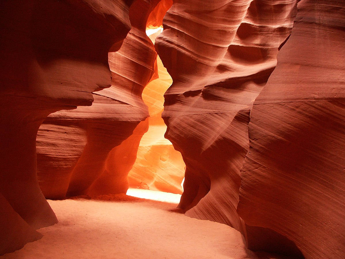 Paisajede Antelope Canyon Con Colores Cálidos. Fondo de pantalla