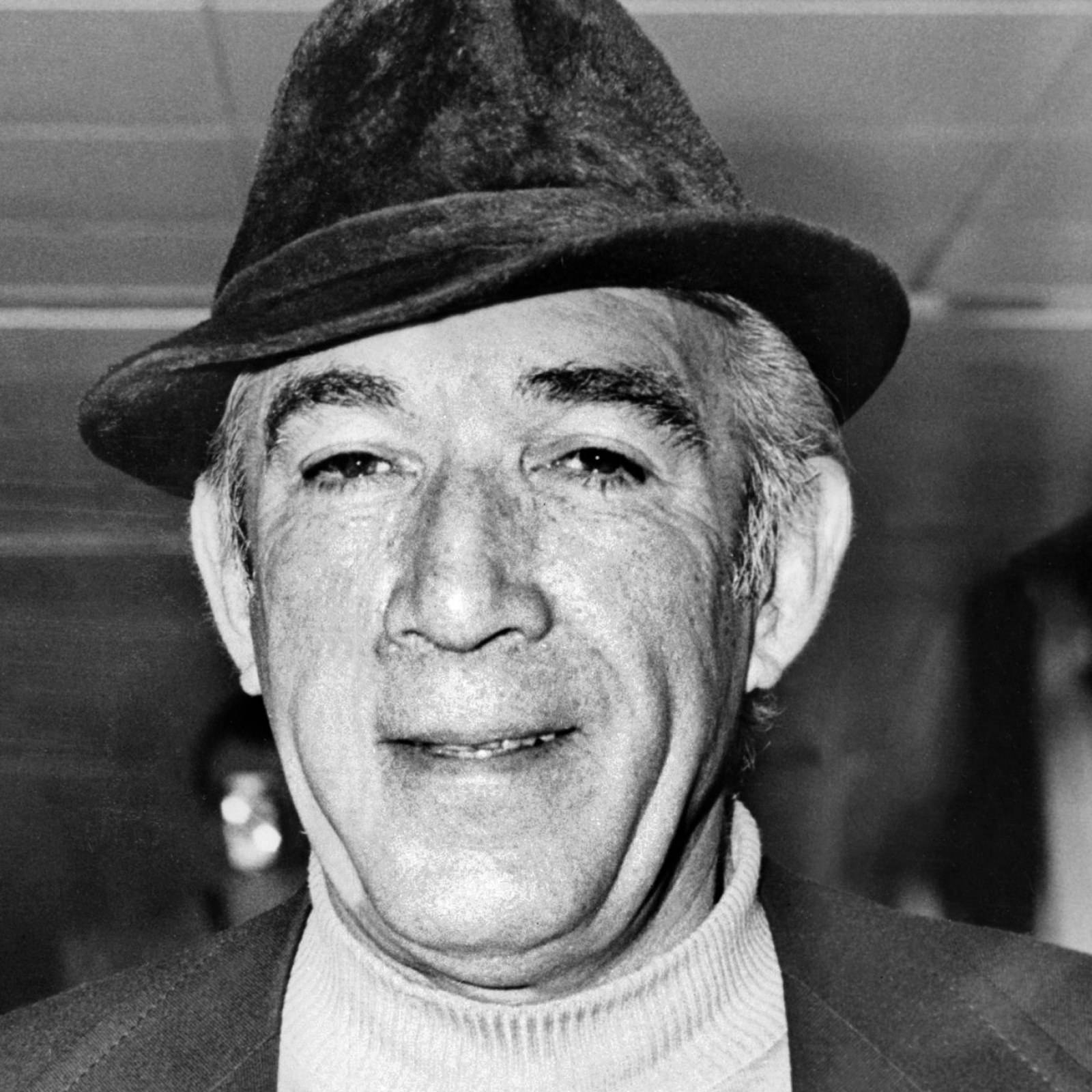 Anthony Quinn Mexican-American Hollywood Actor Wallpaper