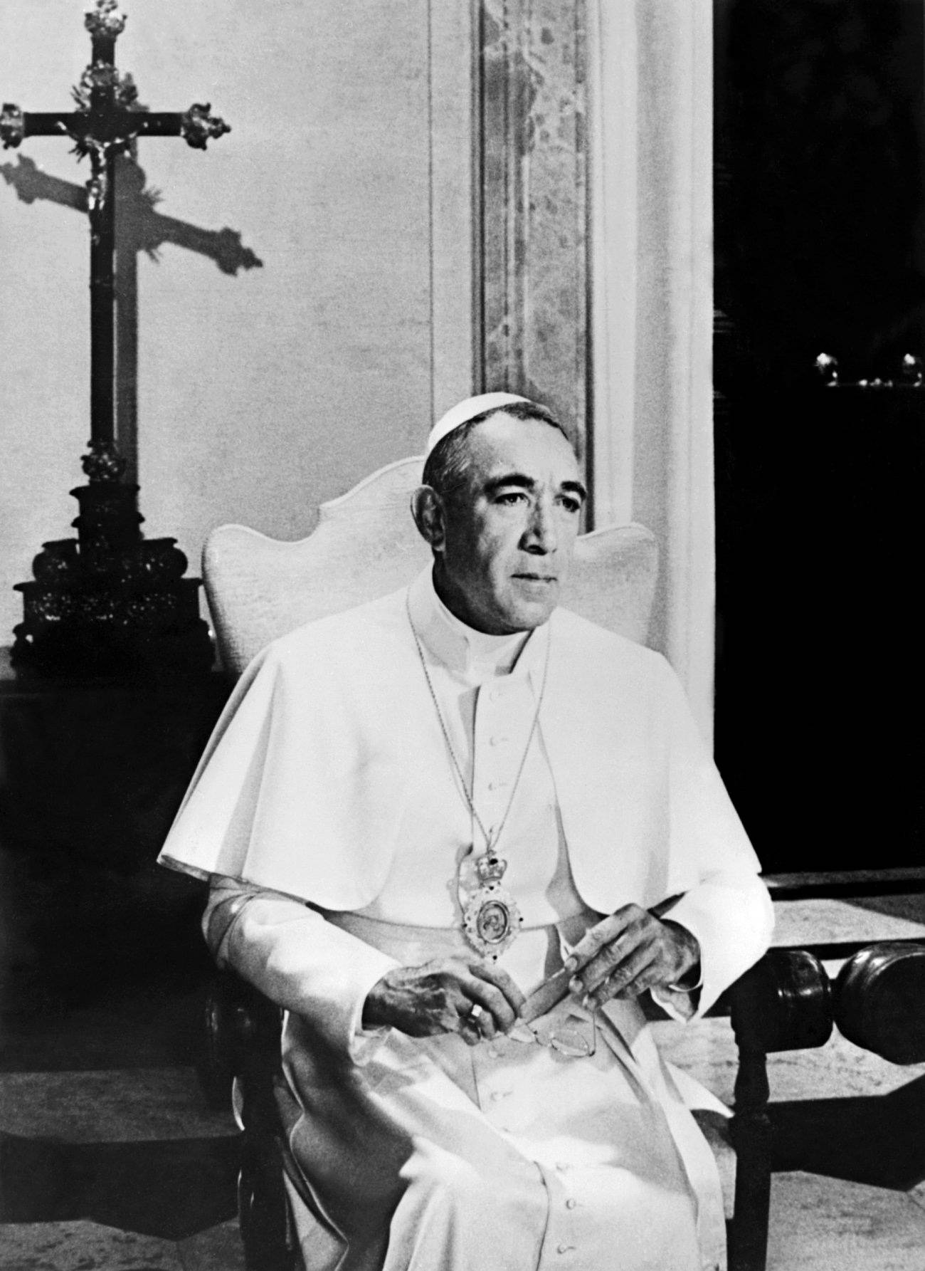 Anthony Quinn Portraying As A Priest Picture