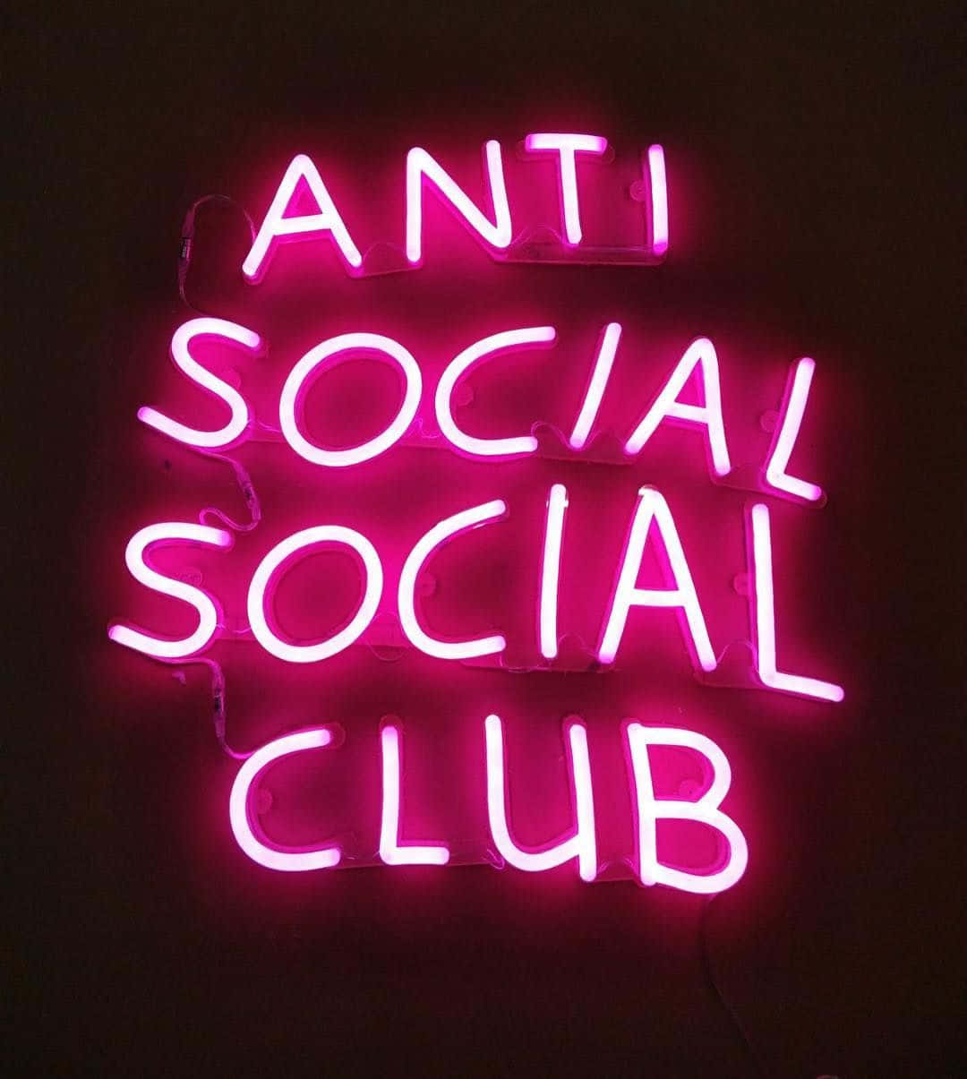 Backgroundlysande Neon-skylt Från Anti Social Club För Iphone-bakgrundsbild. Wallpaper