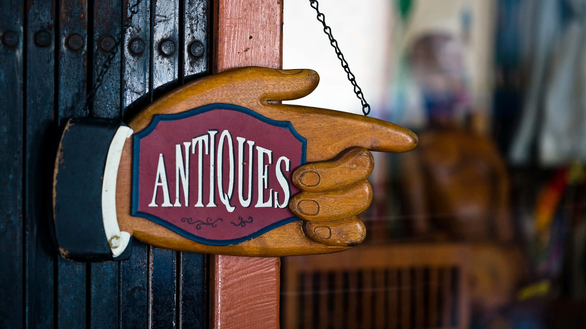 Antiques Shop Direction Sign Wallpaper