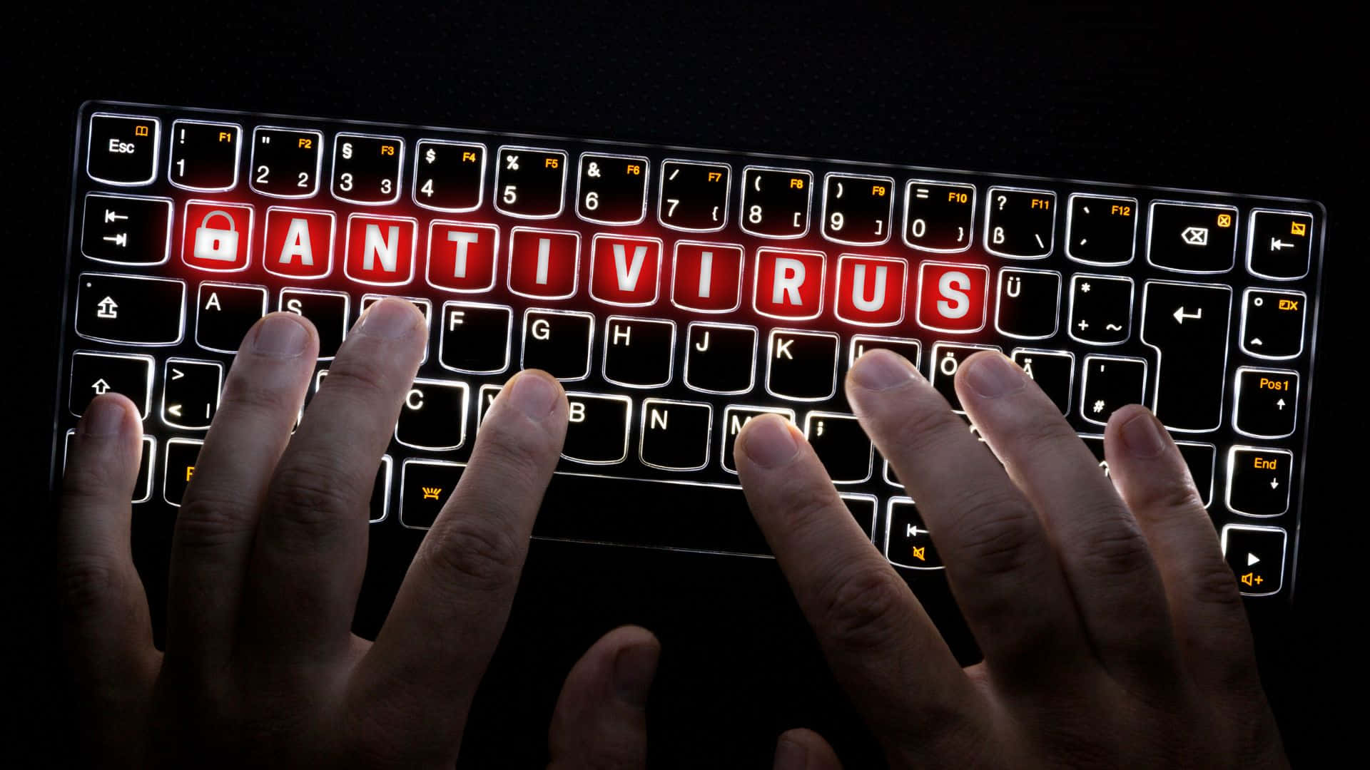 En person der taster på et tastatur med ordet virus. Wallpaper