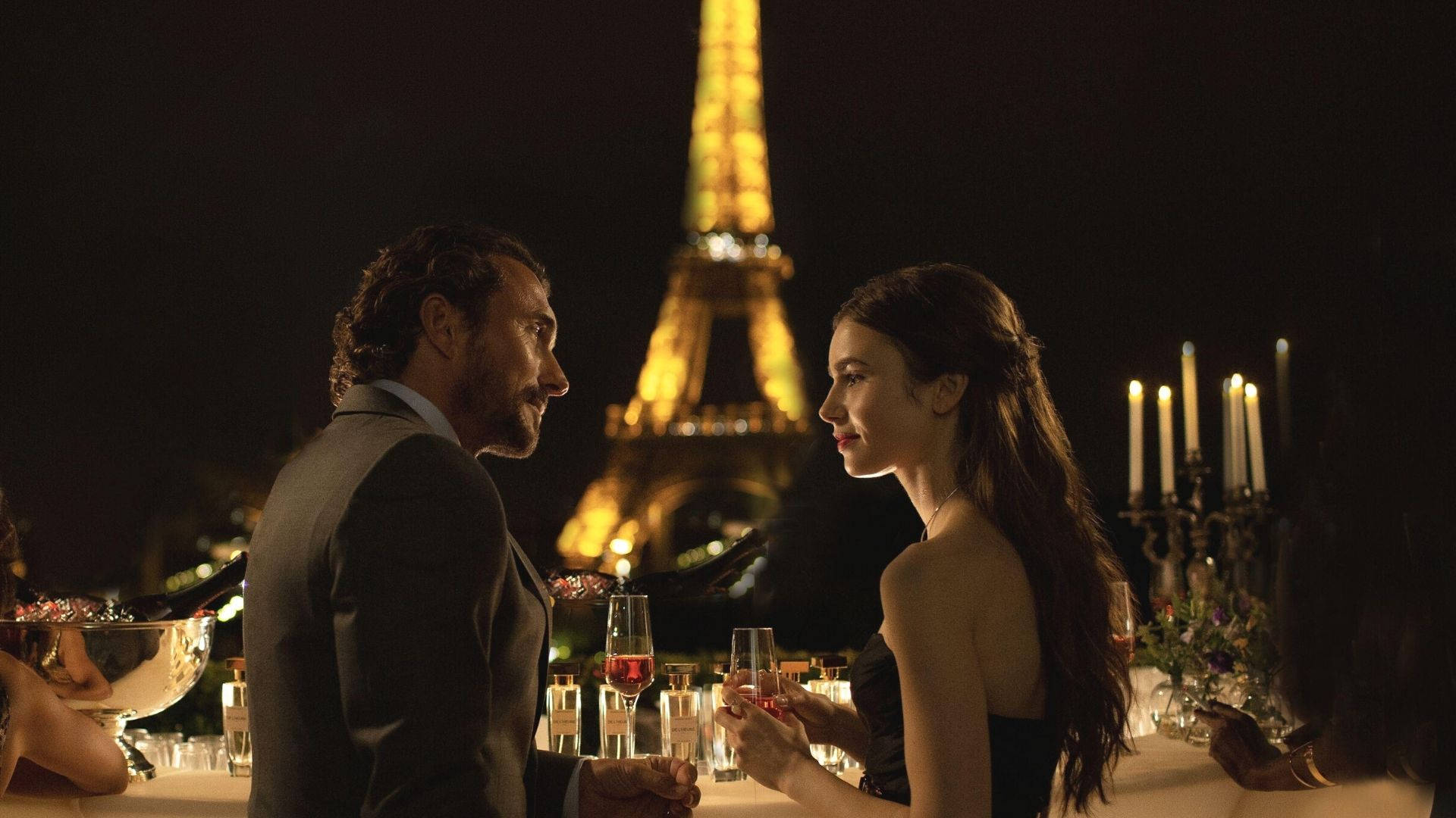 Emilydisfrutando De Un Día Romántico En París Con Antoine Fondo de pantalla