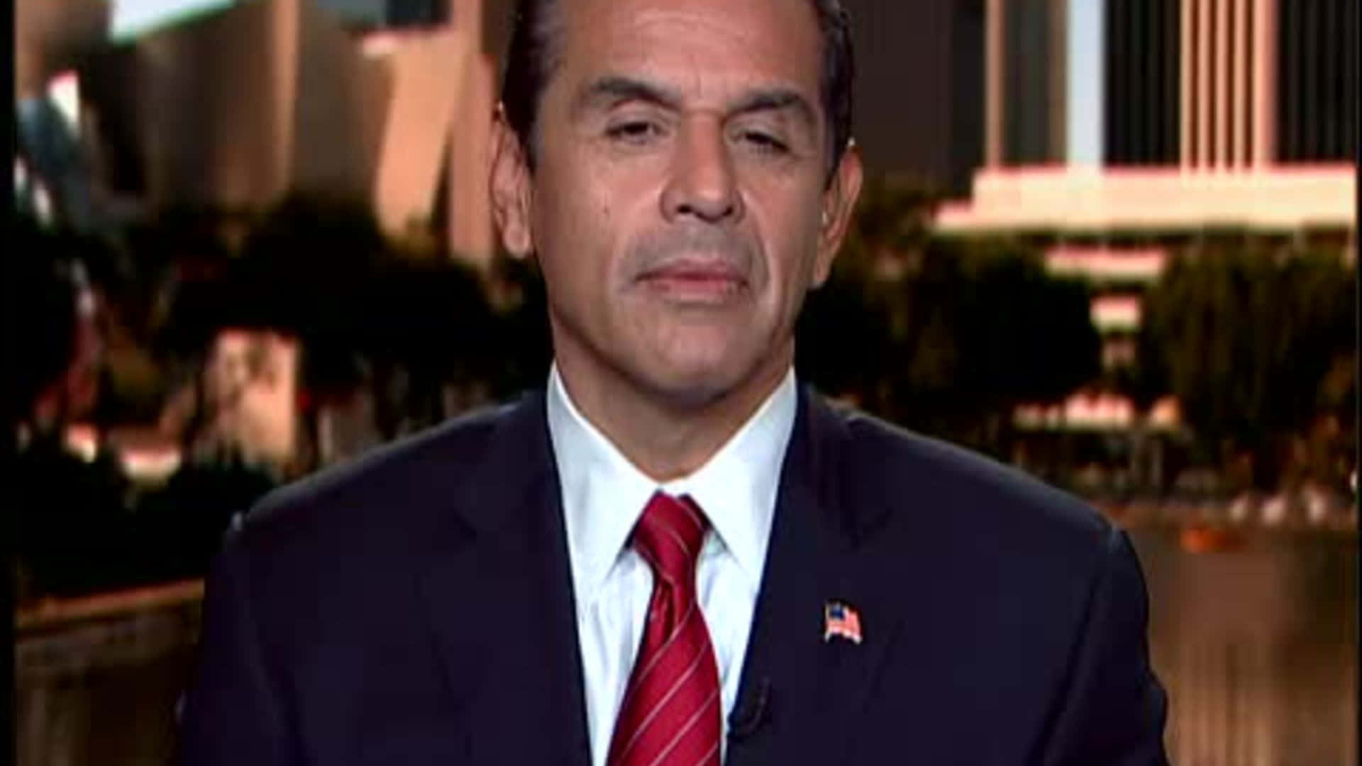 Former mayor of Los Angeles Antonio Villaraigosa wearing a red tie Wallpaper