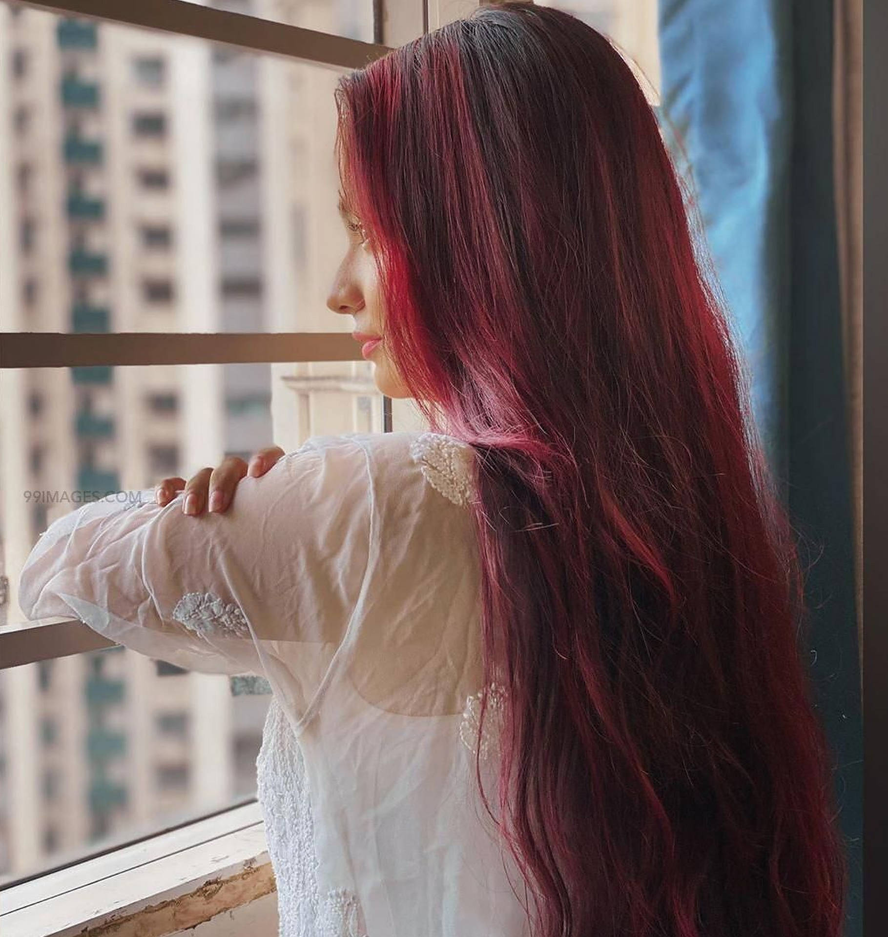 Anushka Sen Red Hair Wallpaper