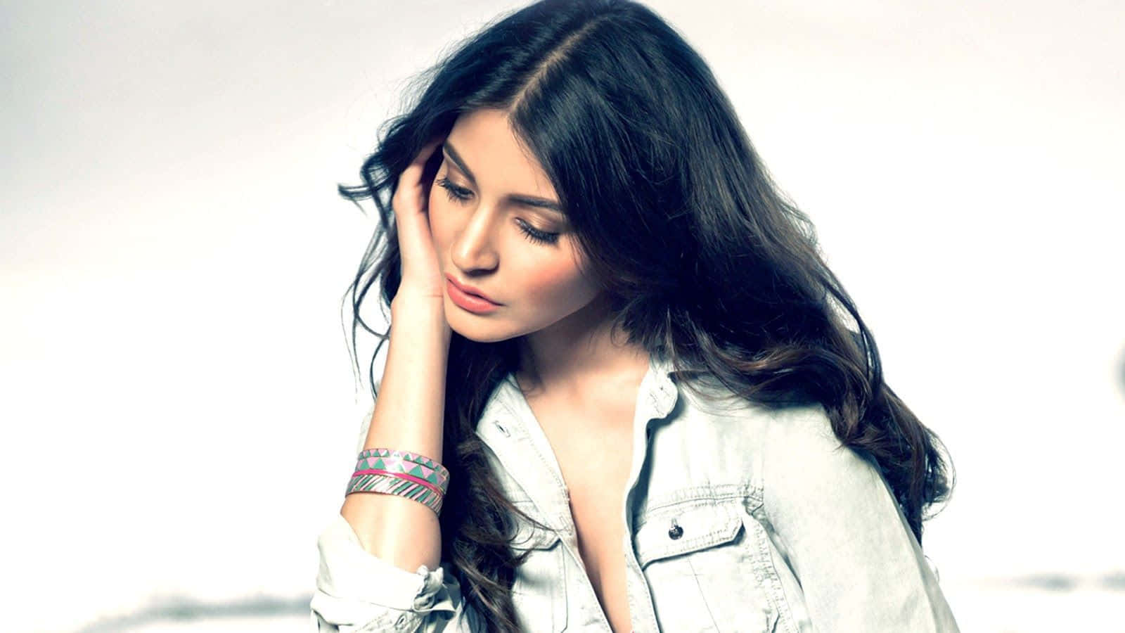 Anushka Sharma Background