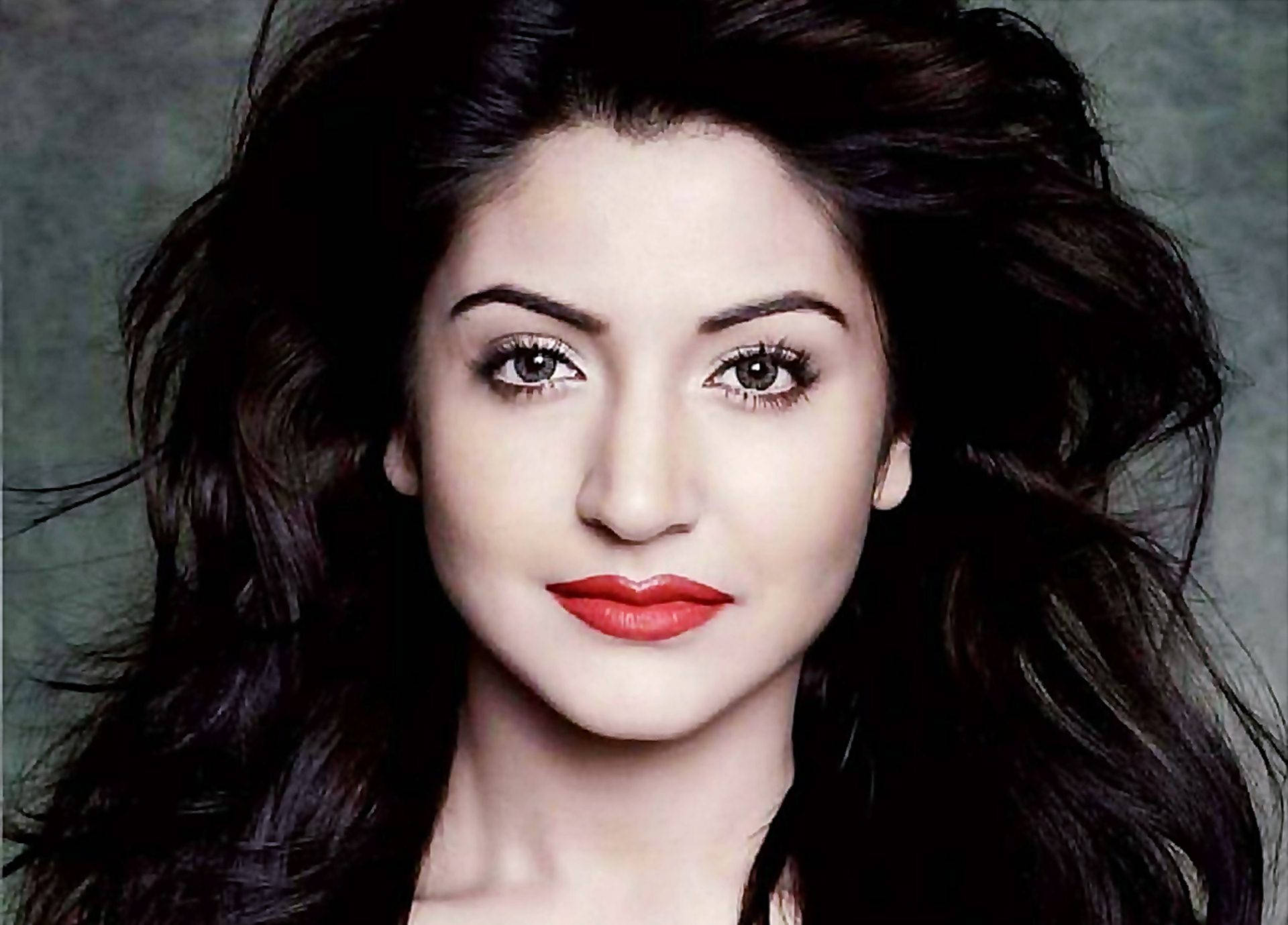 Anushka Sharma With Red Lipstick Wallpaper