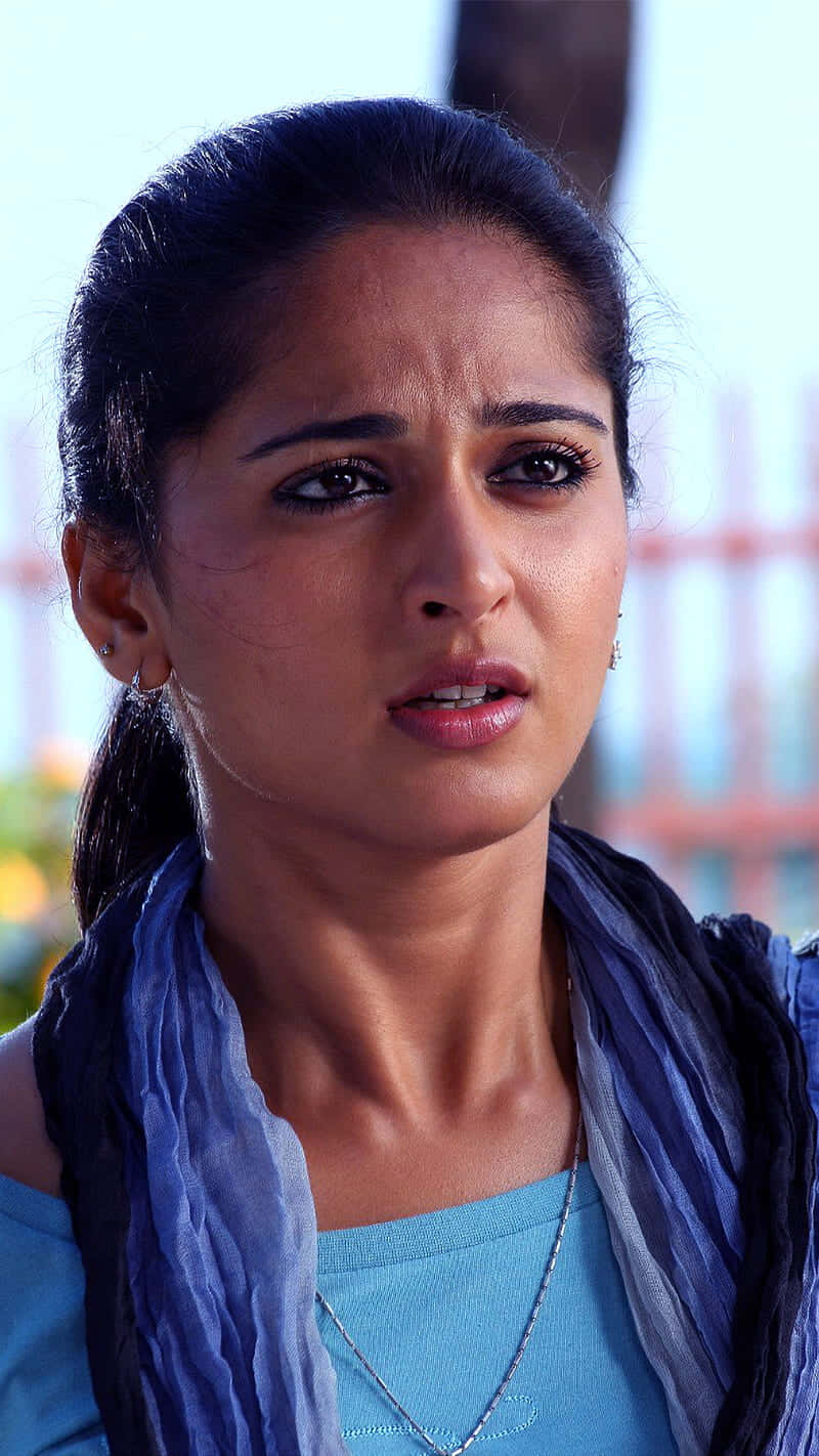 Anushka Shetty Expression Inquiète Fond d'écran