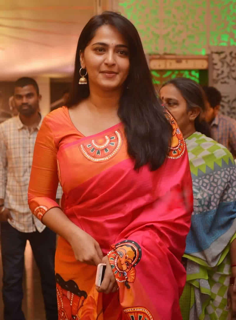 Anushka Shetty Oranje Saree Evenement Verschijning Achtergrond