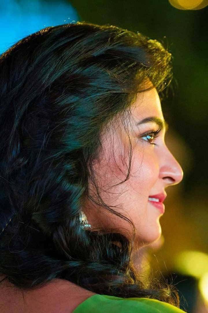 Anushka Shetty Profil Sisi Dengan Cahaya Wallpaper