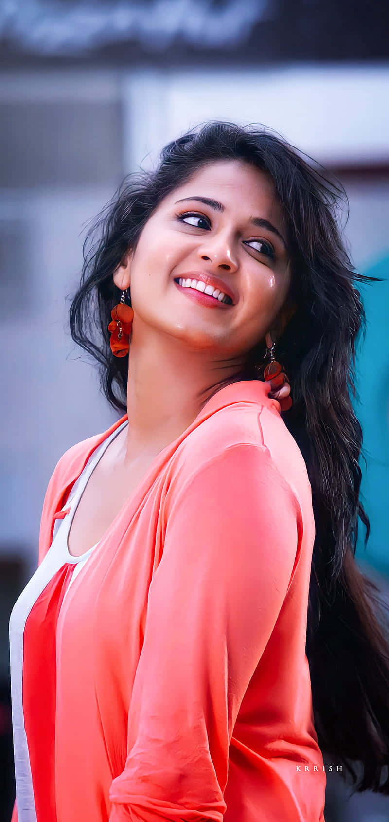 Download Anushka Shetty Smilingin Peach Outfit Wallpaper | Wallpapers.com