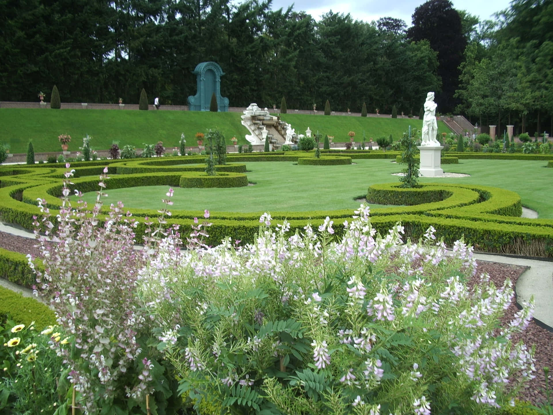 Apeldoorn Ornate Garden Design Wallpaper