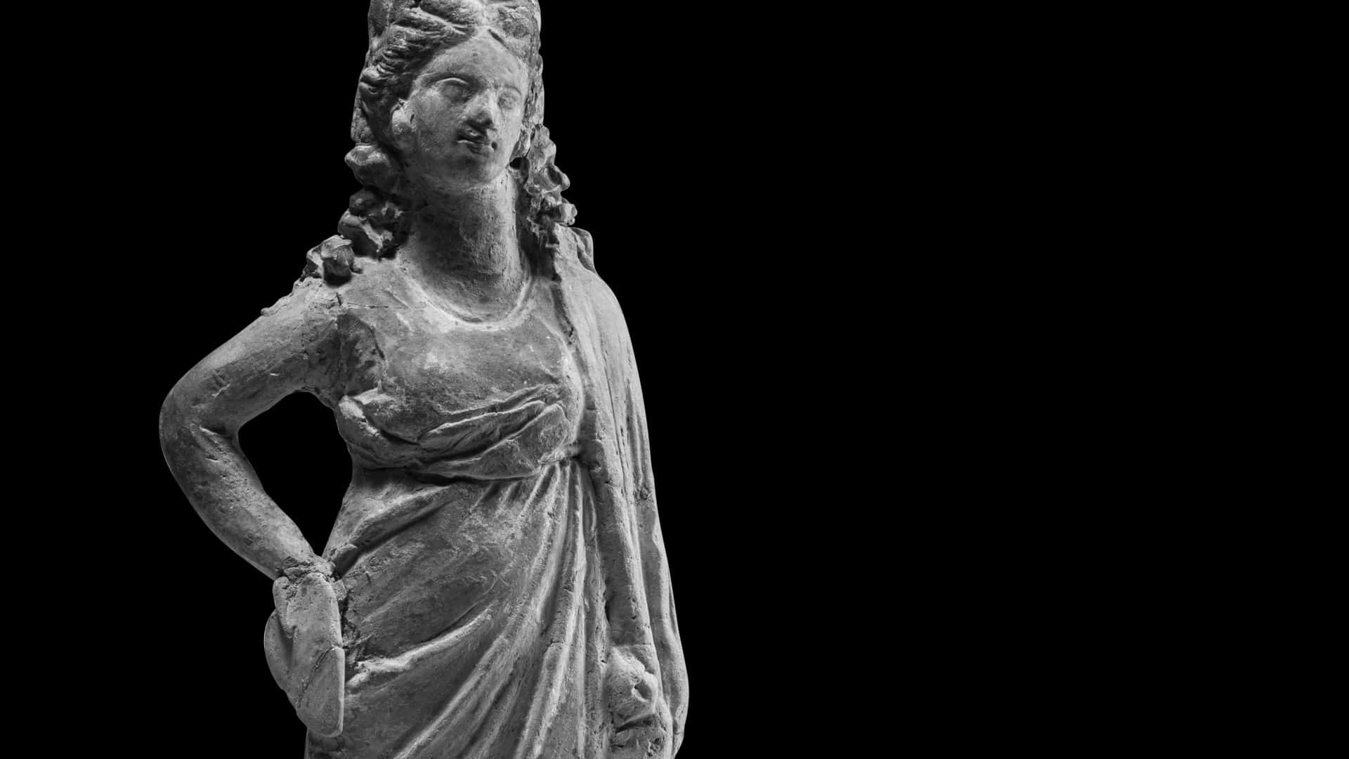 Aphrodite Statue Aesthetic Black Background Wallpaper