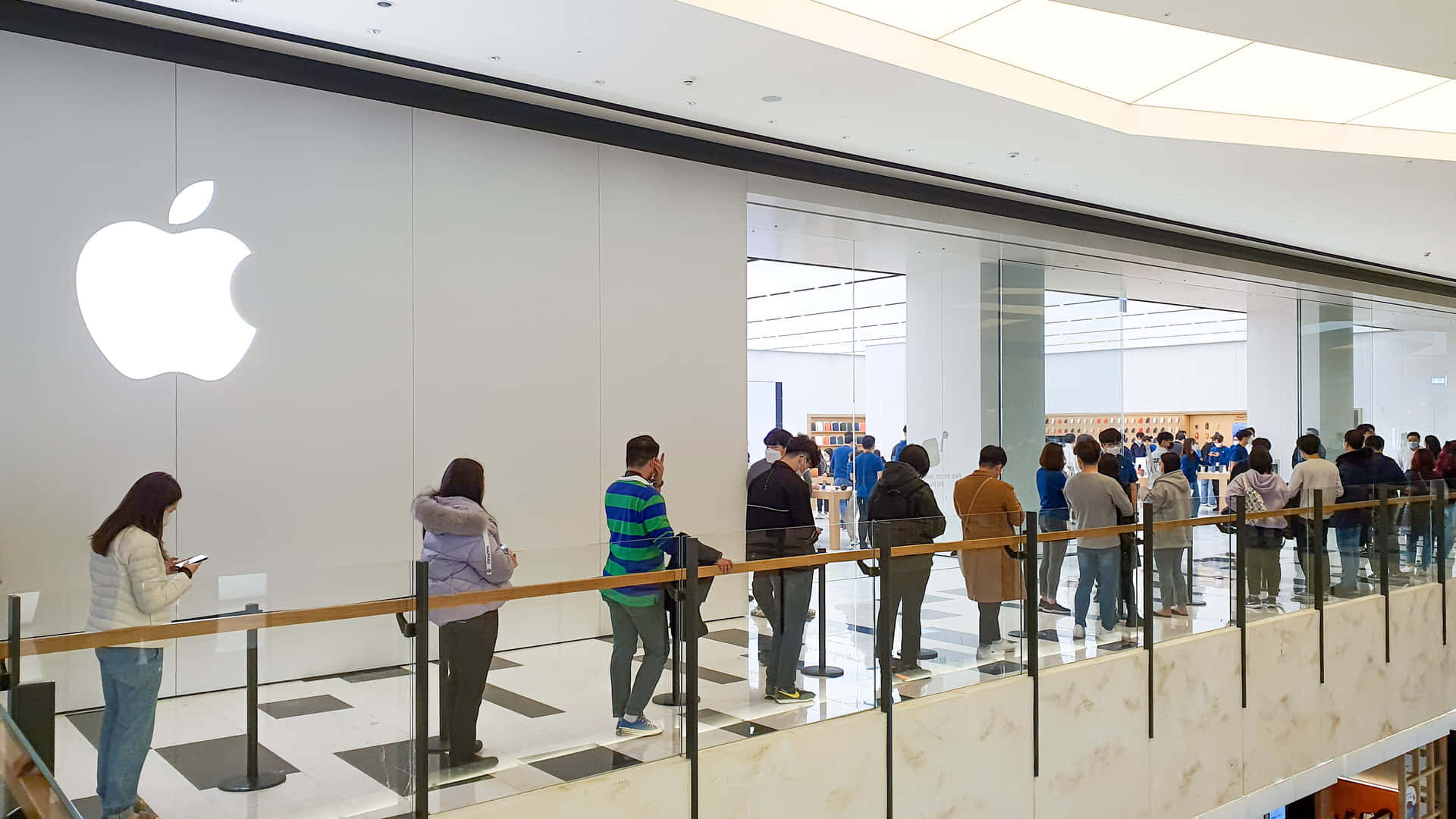 Apple Store Exteriorwith Customers Waiting Wallpaper