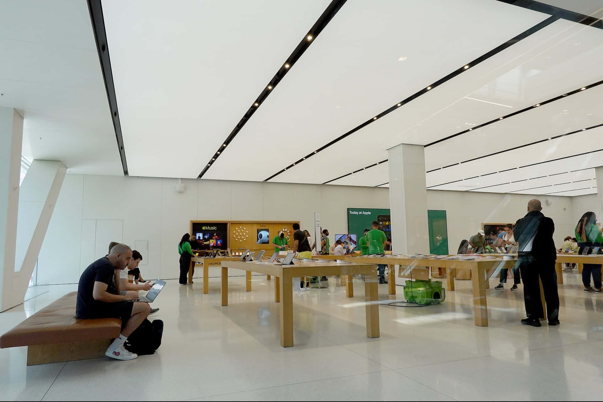 Apple Store Interior Experience Wallpaper