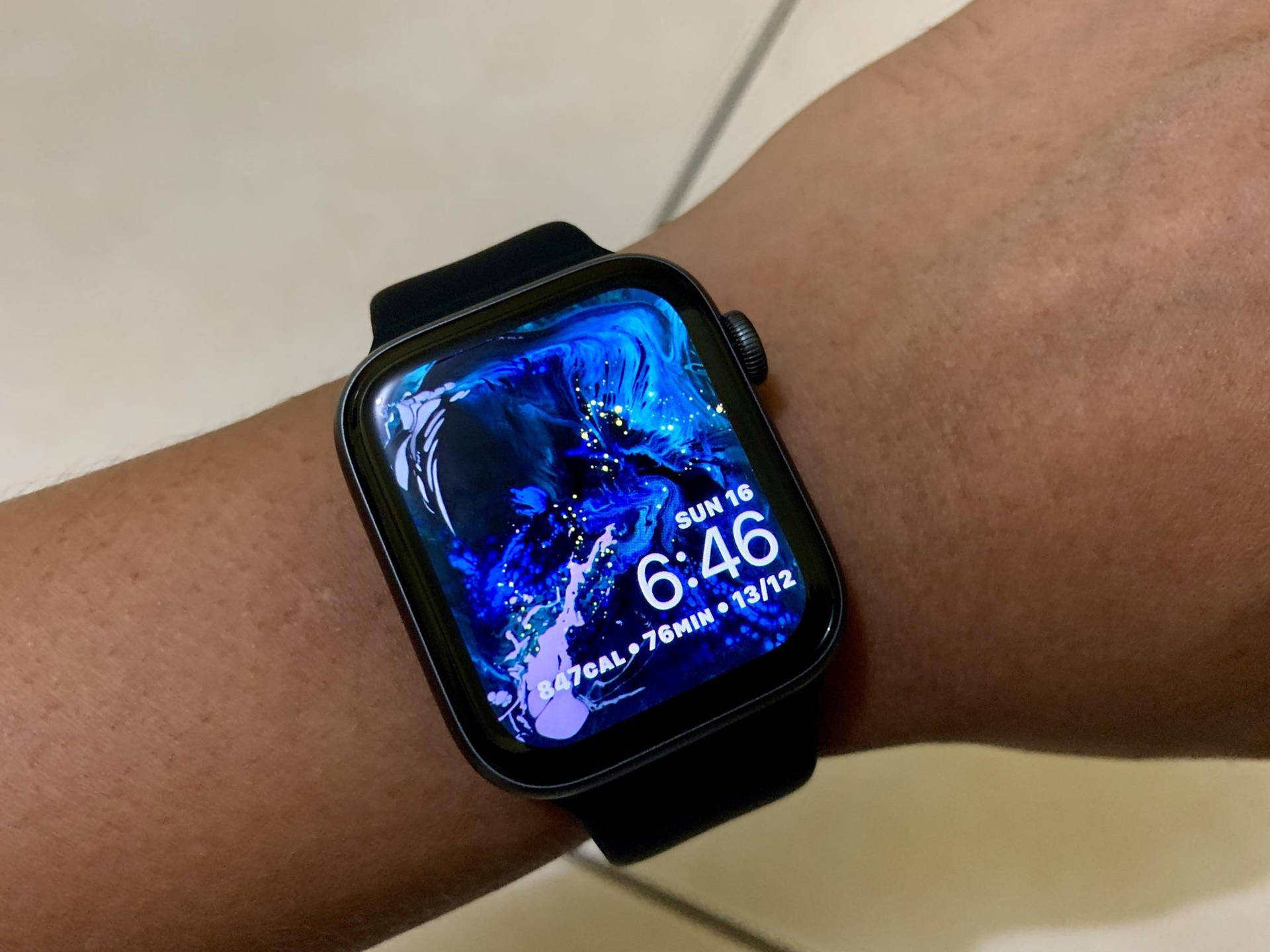 Download Apple Watch In Black Color Wallpaper 