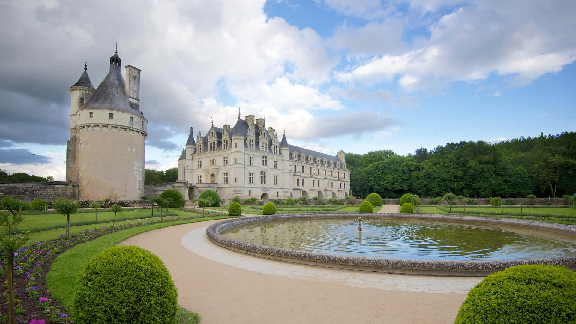 Approaching Chenonceau Wallpaper