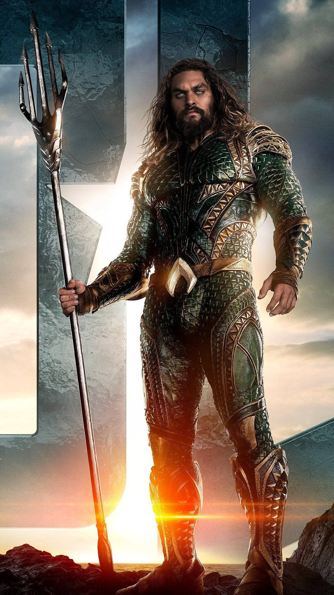 Ready for battle, Aquaman stands guard of the seven seas Wallpaper