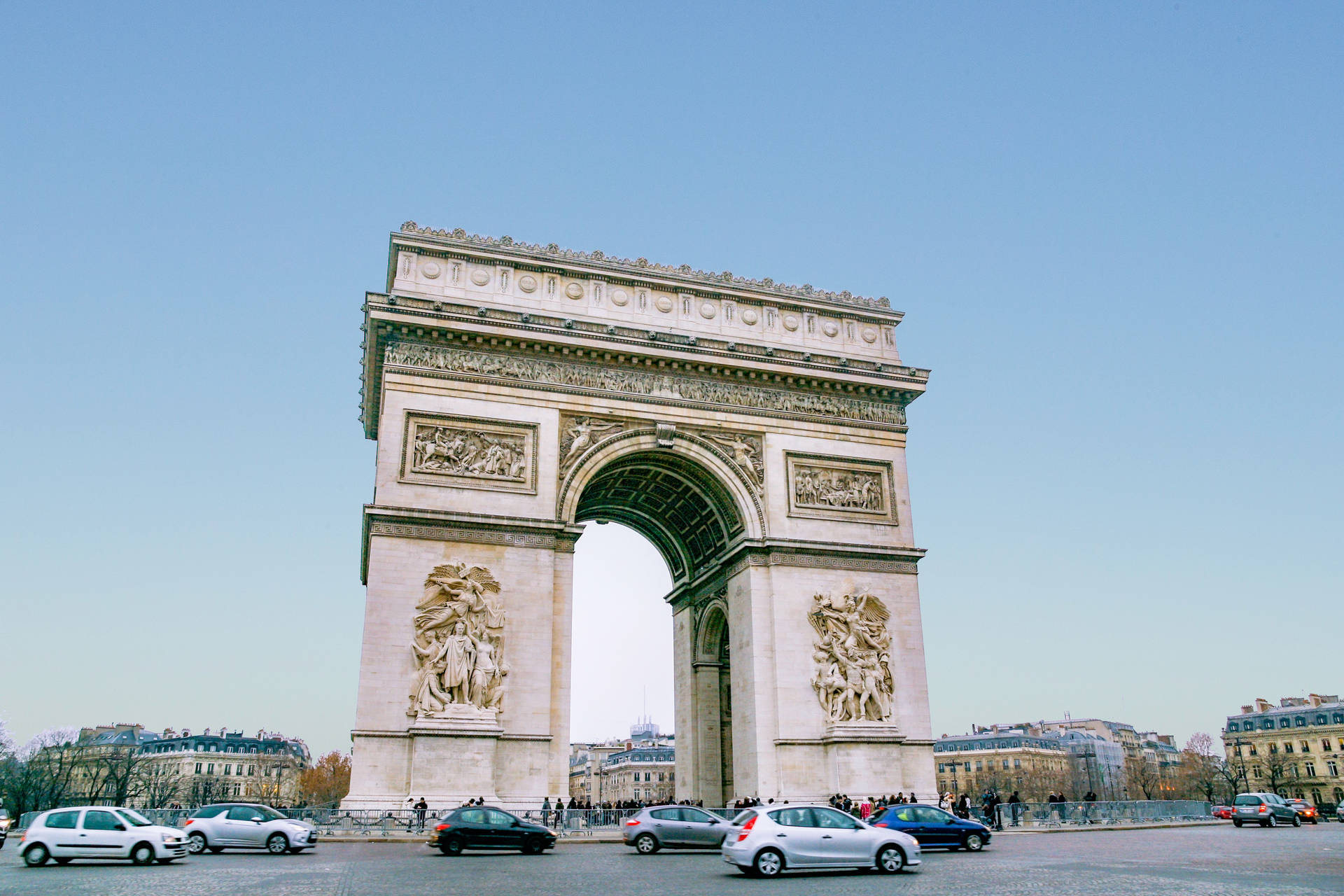 Arc De Triomphe Clear Sky Wallpaper