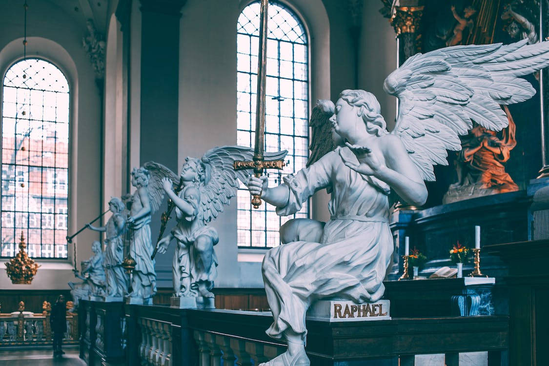 Arcangelinella Chiesa Statua Dell'angelo Sfondo