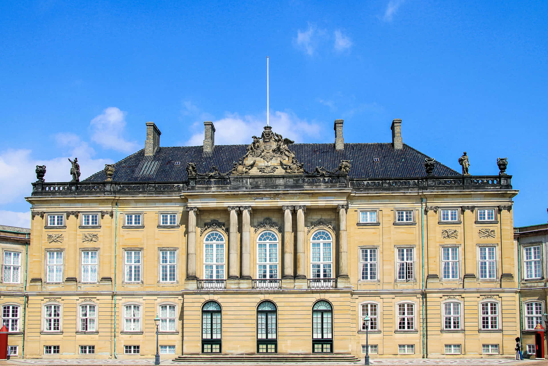 Architectural Designs In Amalienborg Palace Wallpaper