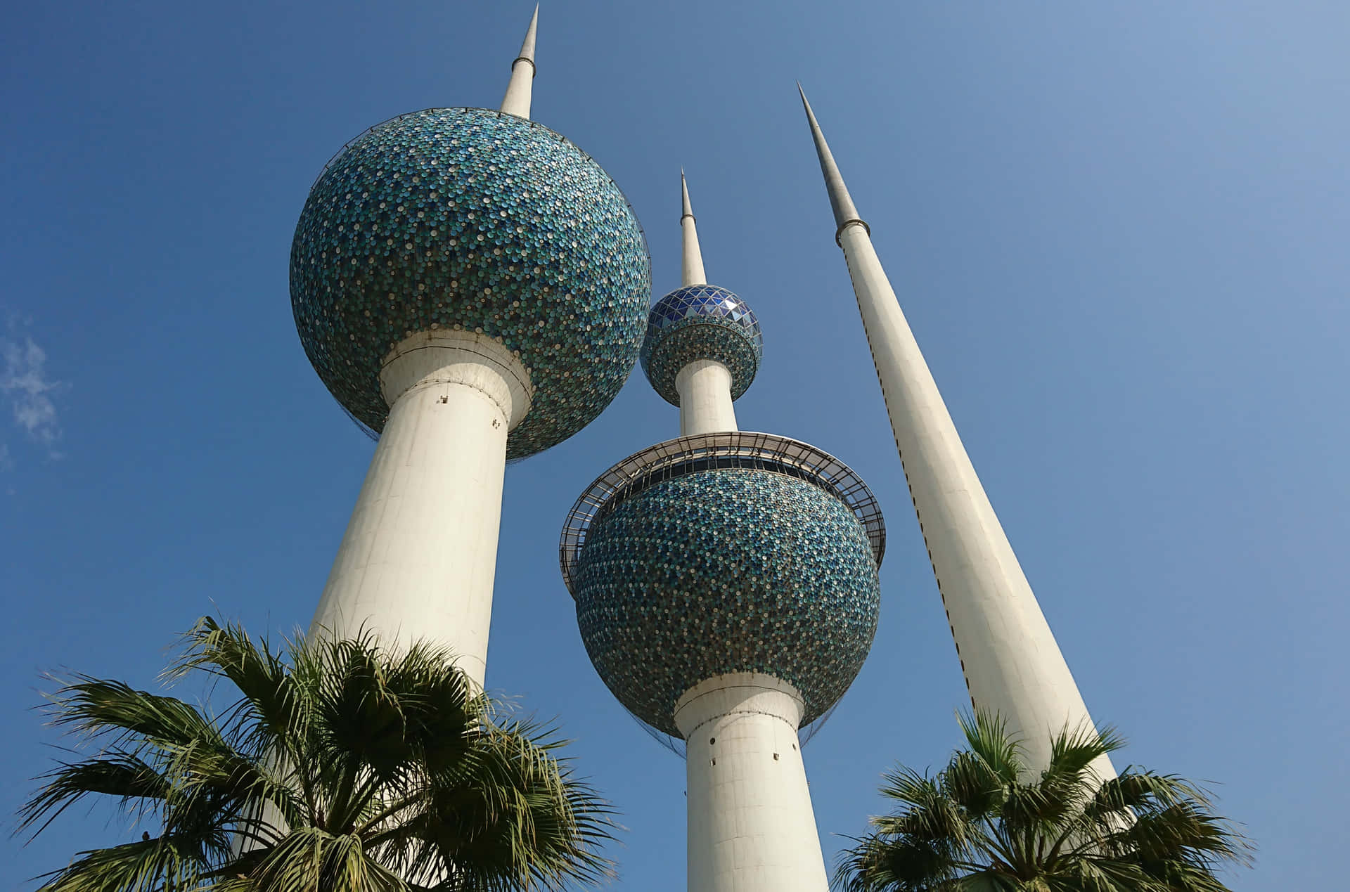 Arkitektureni Kuwait Towers Under Himlen. Wallpaper