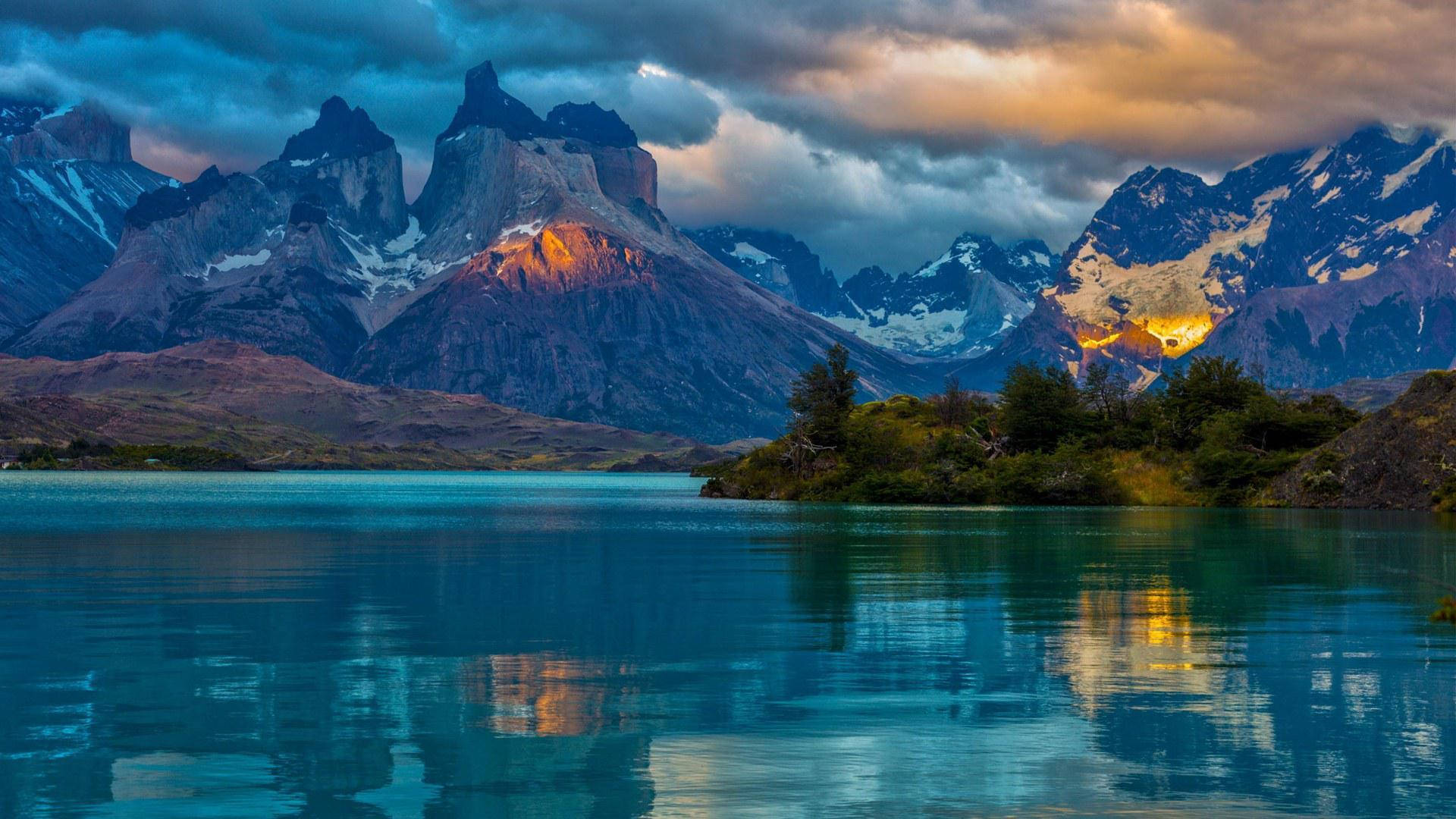 Argentina Fitz Roy Lake Background