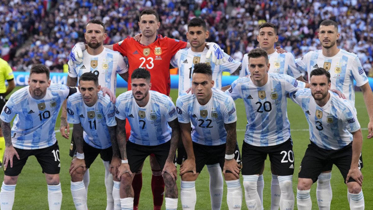 Argentinanational Football Team-gruppen På Fältet. Wallpaper