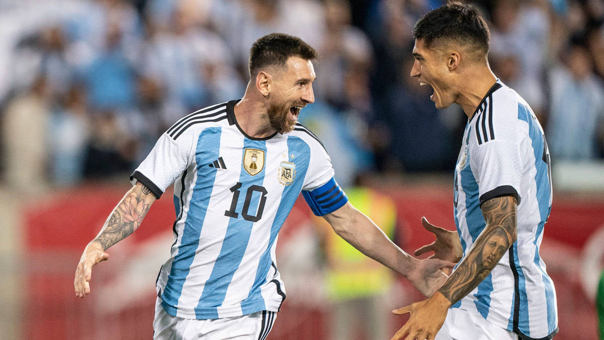 Argentina National Fodbold Hold Messi Og Acuña Tapet Wallpaper