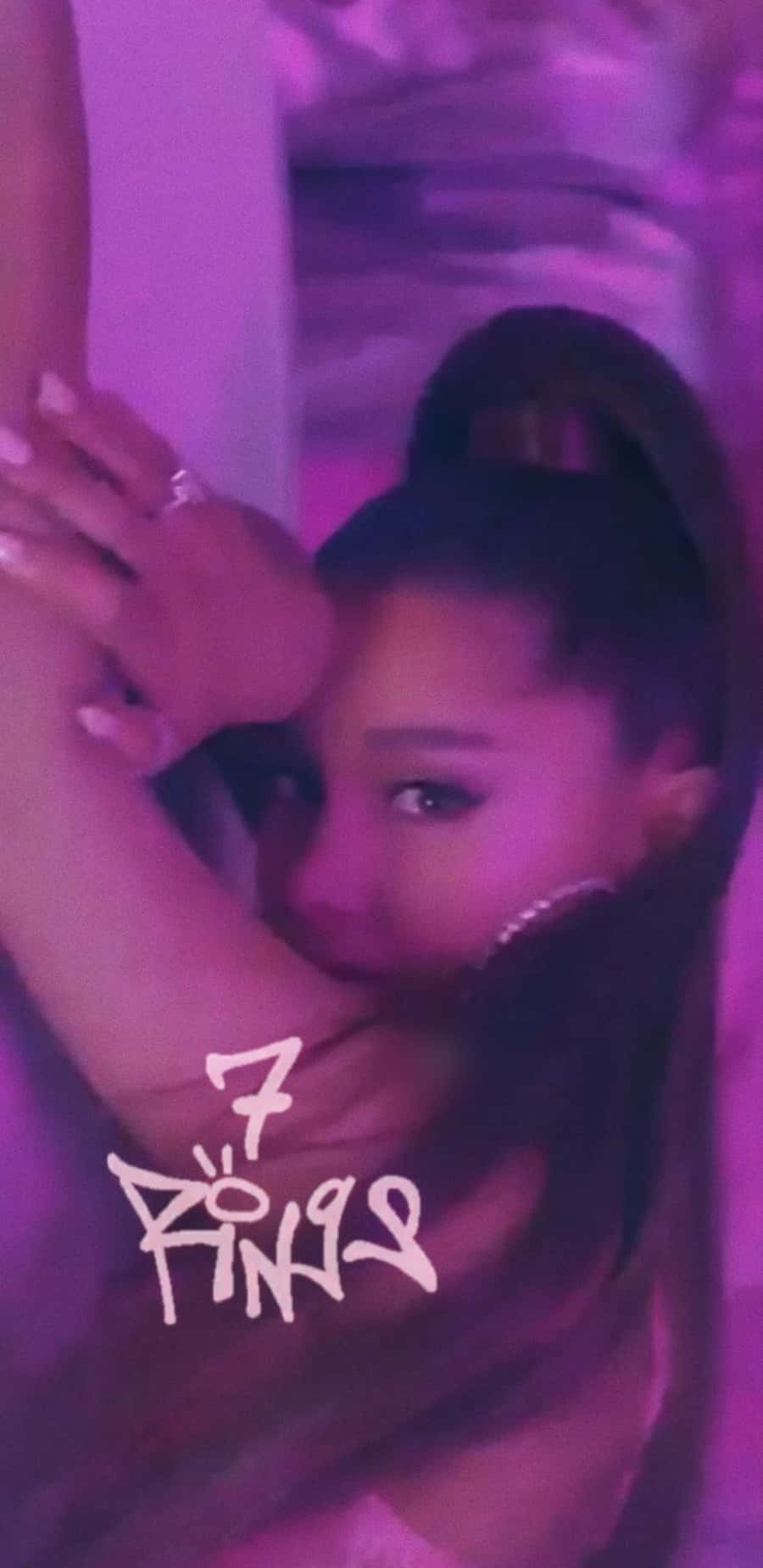 Ariana Grande 7 Ringe Musik Video Wallpaper Wallpaper
