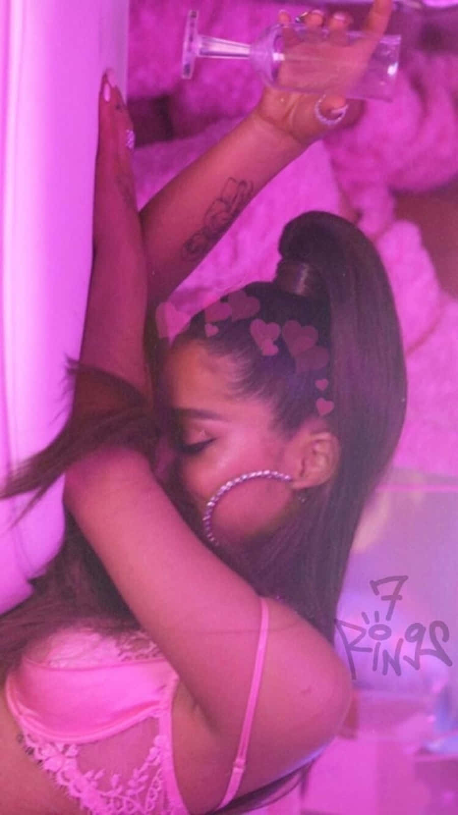 Ariana Grande 7 Rings Lingerie tapet Wallpaper