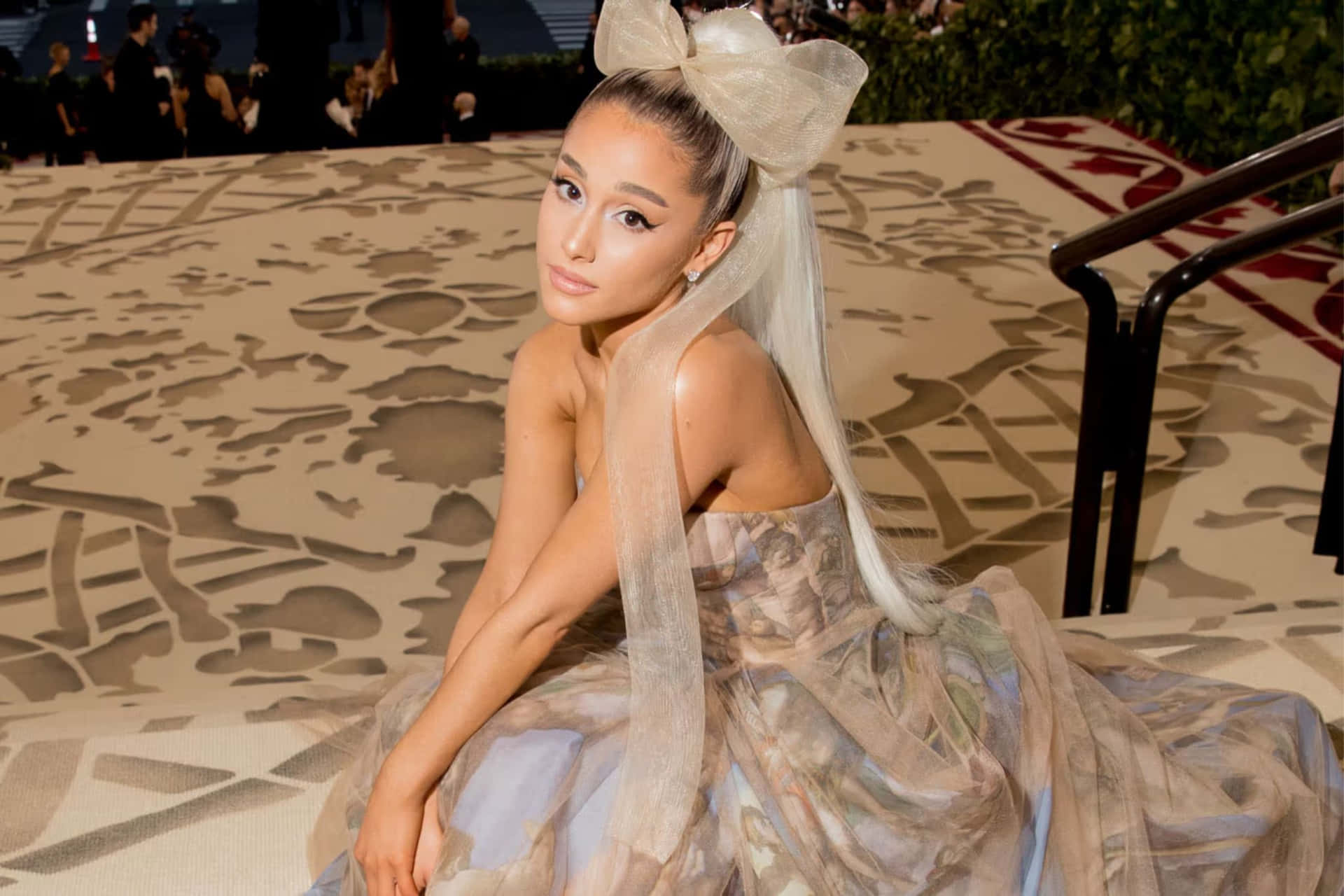 Ariana Grande Met Gala Elegance Wallpaper