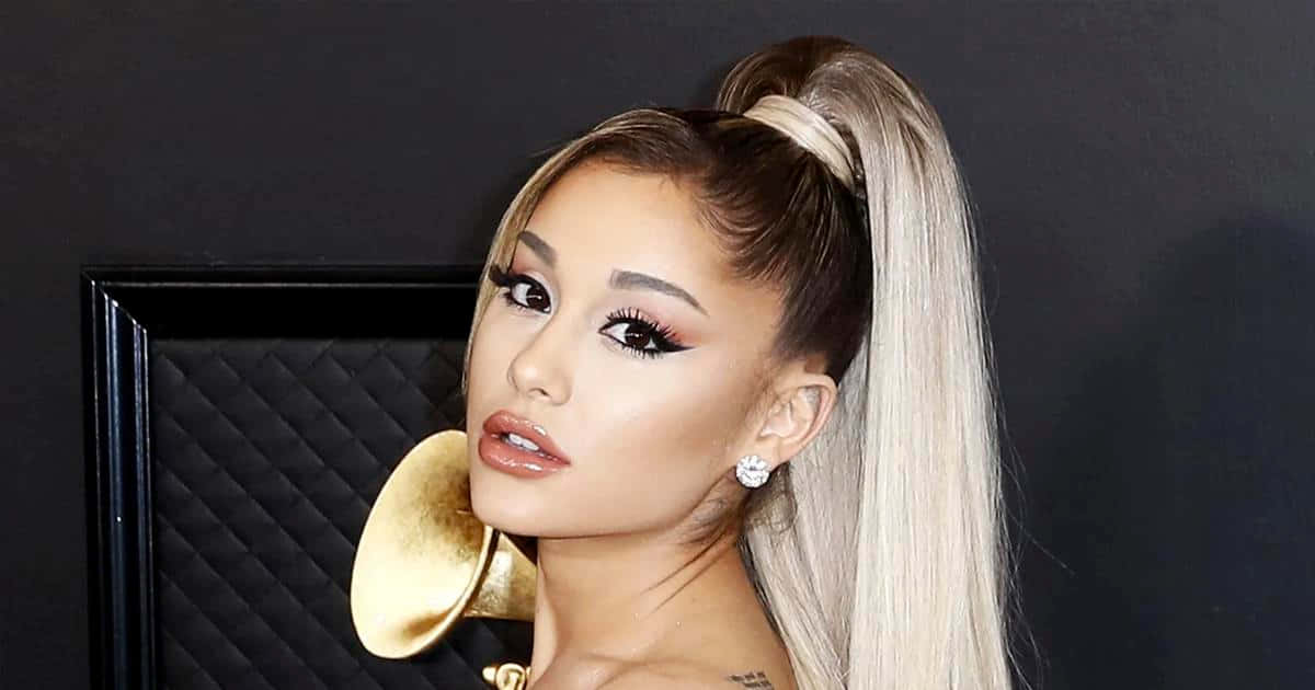 Arianagrande Trifft Auf Dem Roten Teppich Der Grammy Awards 2020 Ein.