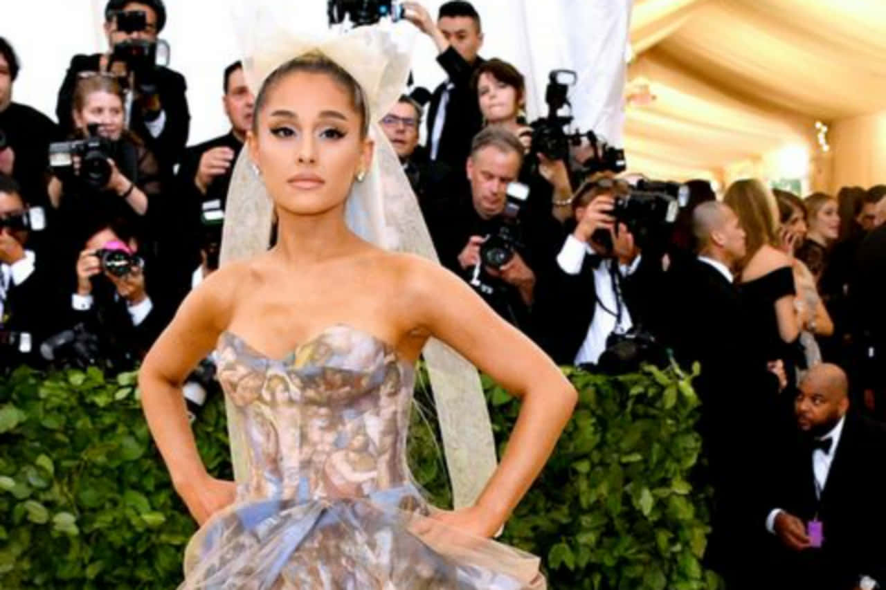 Ariana Grande looks stunning in this glamorous outfit
