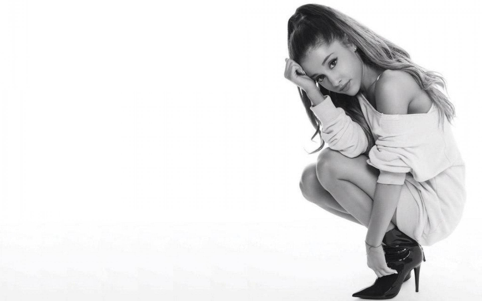 Ariana Grande posing with style Wallpaper