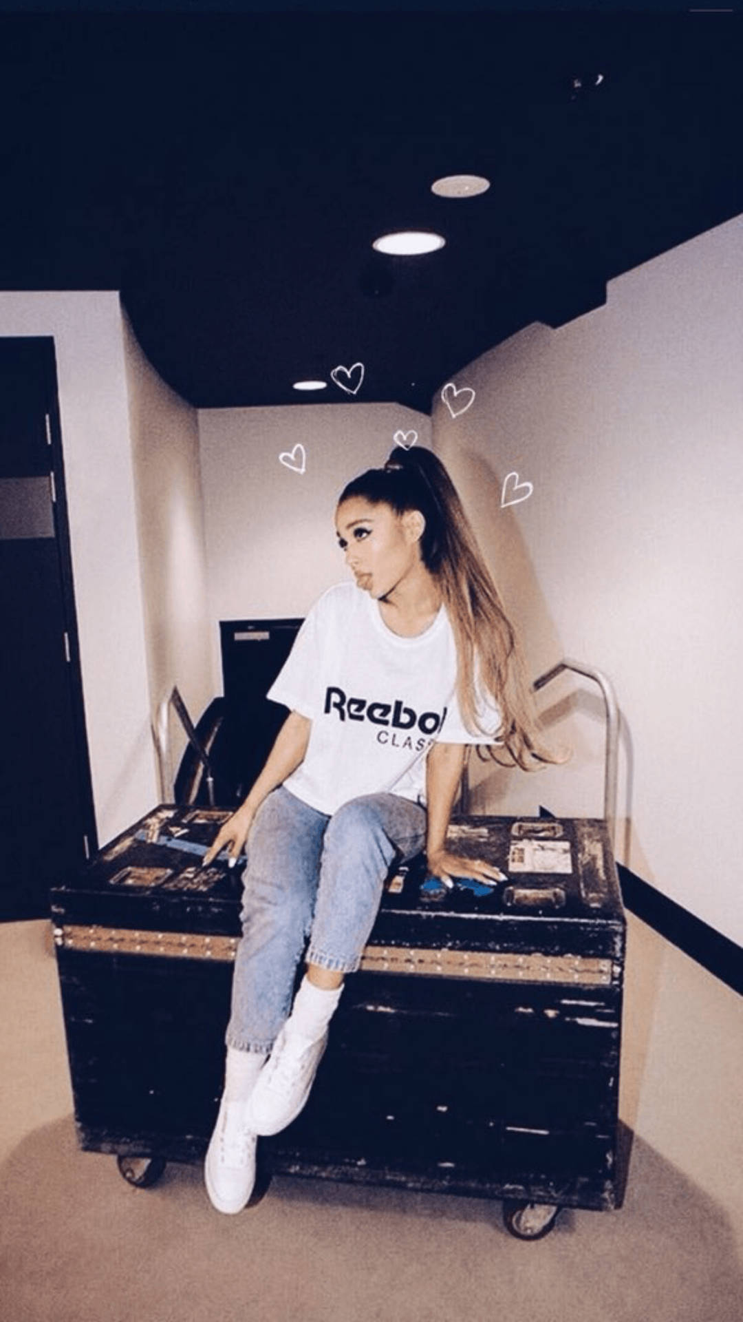 Ariana Grande Wows With Sweet Innocence Wallpaper