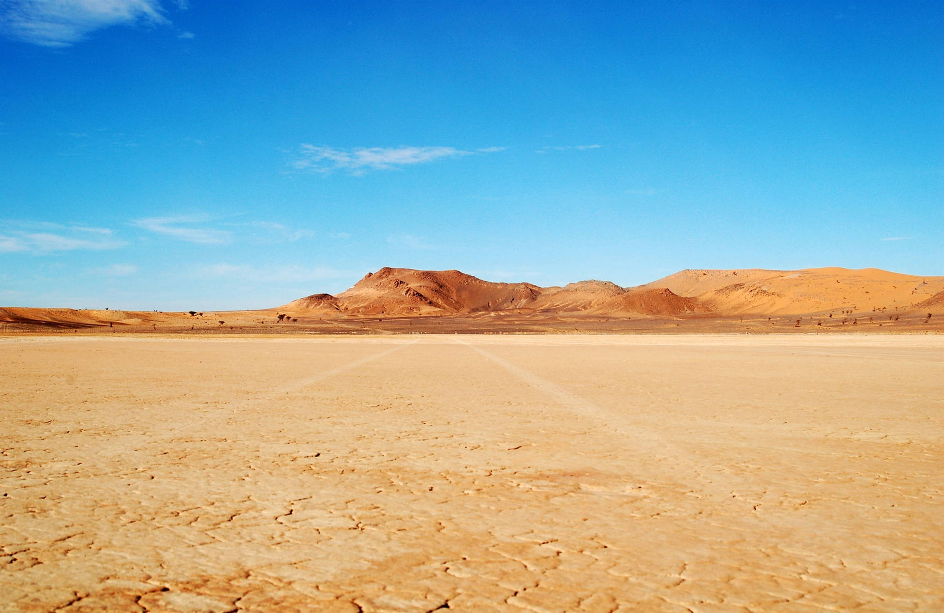 Sun - Arid tør temperatur af ørkens sol Wallpaper