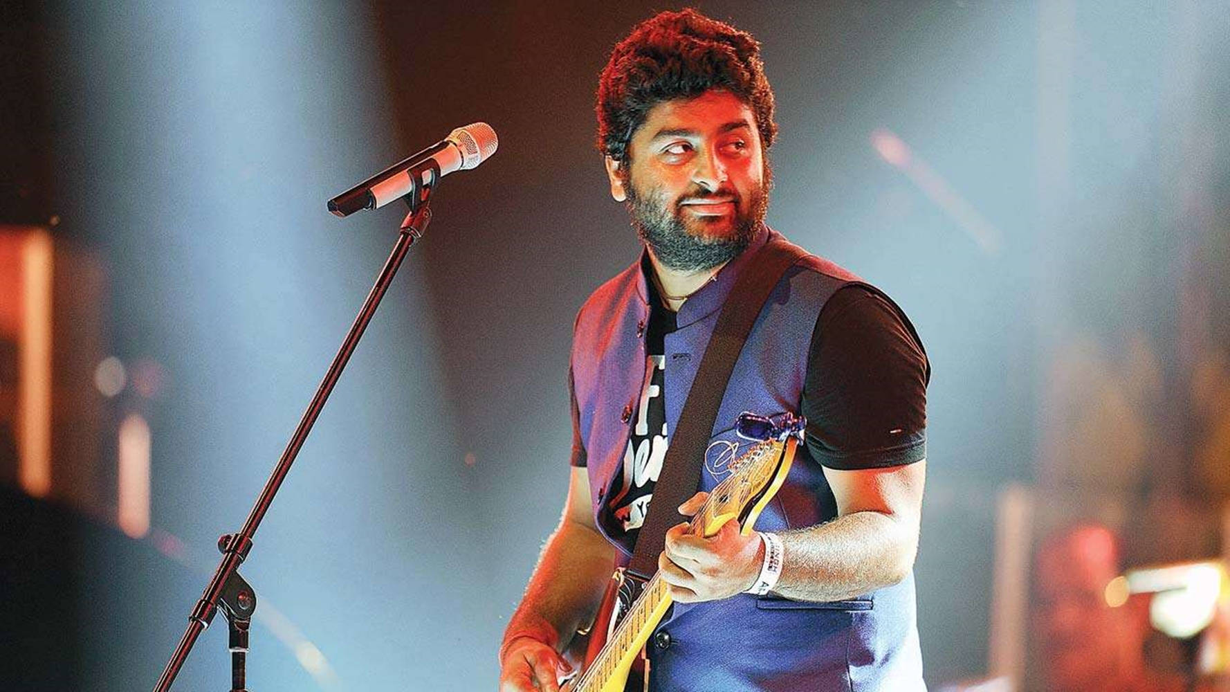 Arijit Singh Candid While Playing Guitar Background