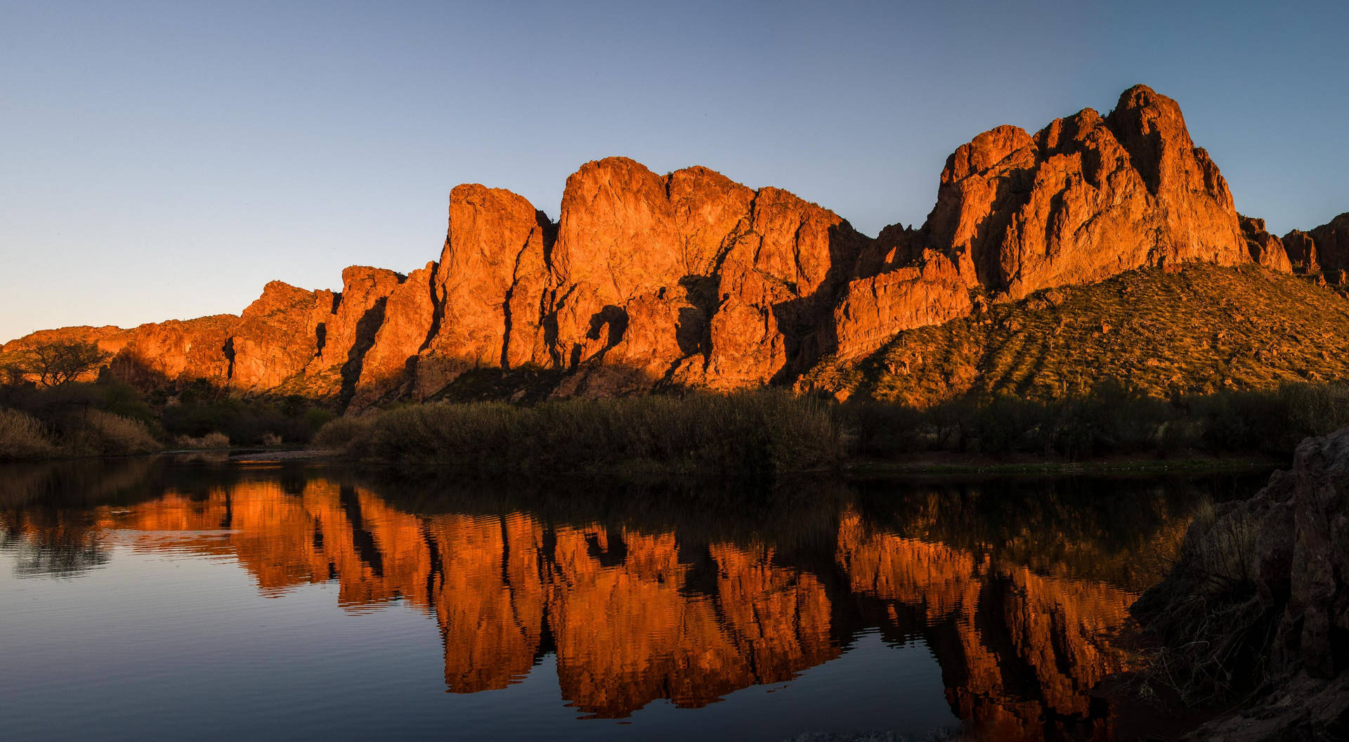 Arizona Rock Formation's Reflection Wallpaper