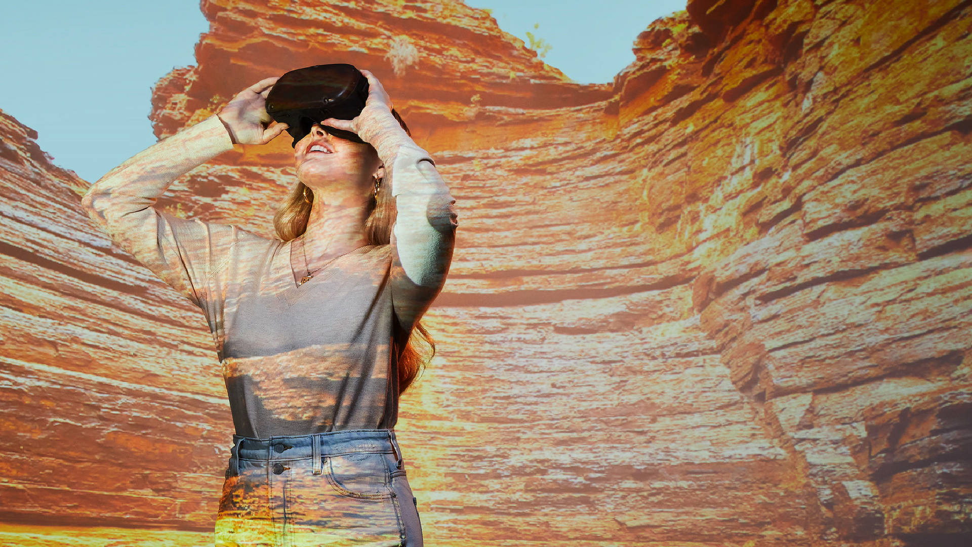 Chicade La Universidad Estatal De Arizona Con Gafas De Realidad Virtual Fondo de pantalla