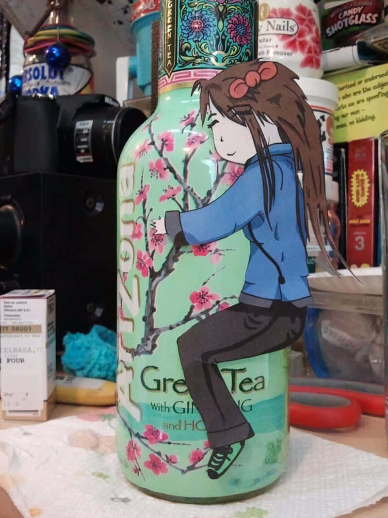 Einegrüne Teeflasche Mit Einem Mädchen, Das Darauf Sitzt. Wallpaper