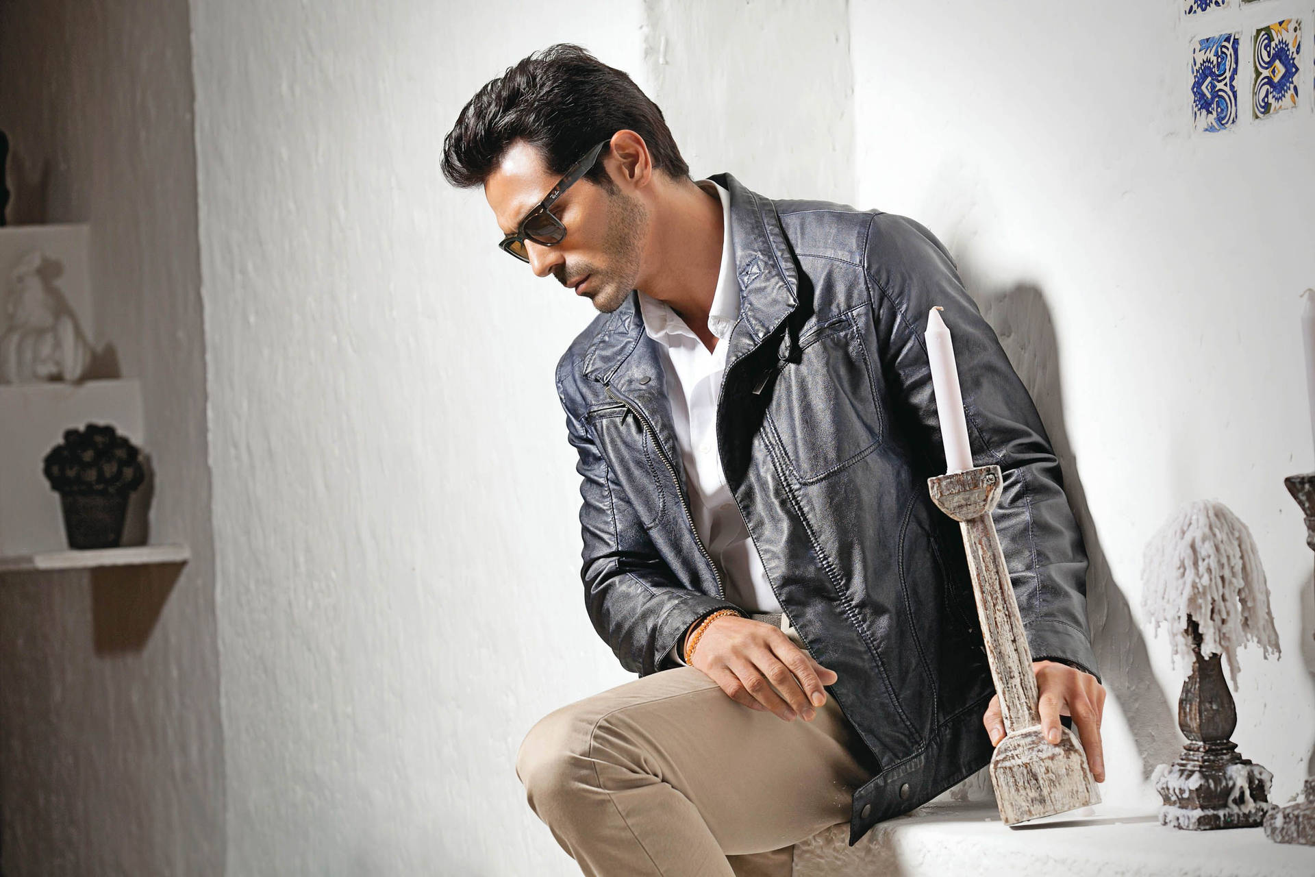 Arjun Rampal In Black Leather Jacket Wallpaper
