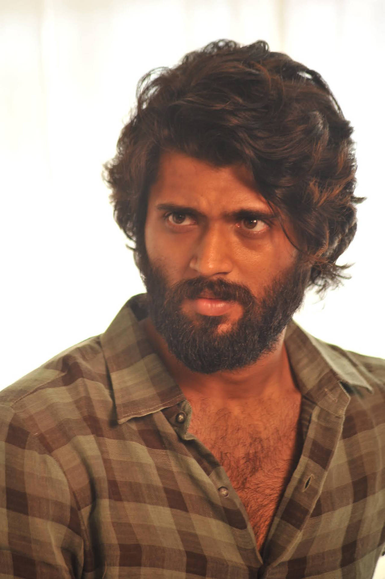 A Gritty Shot of Arjun Reddy in Checkered Polo Wallpaper