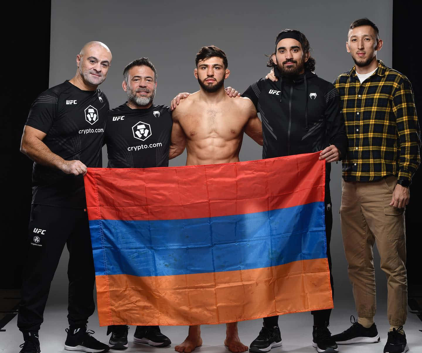 Arman Tsarukyan And Team With Armenia Flag Background