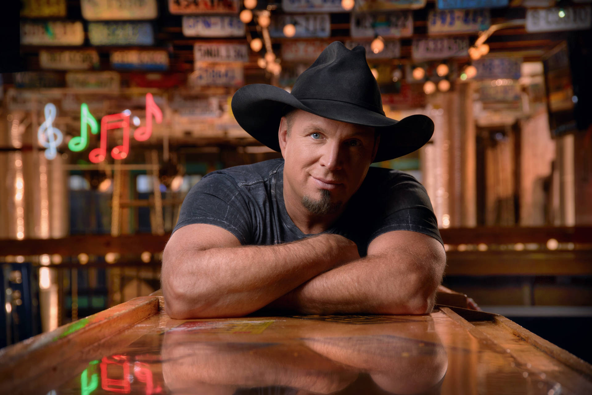Arms Crossed Garth Brooks Picture
