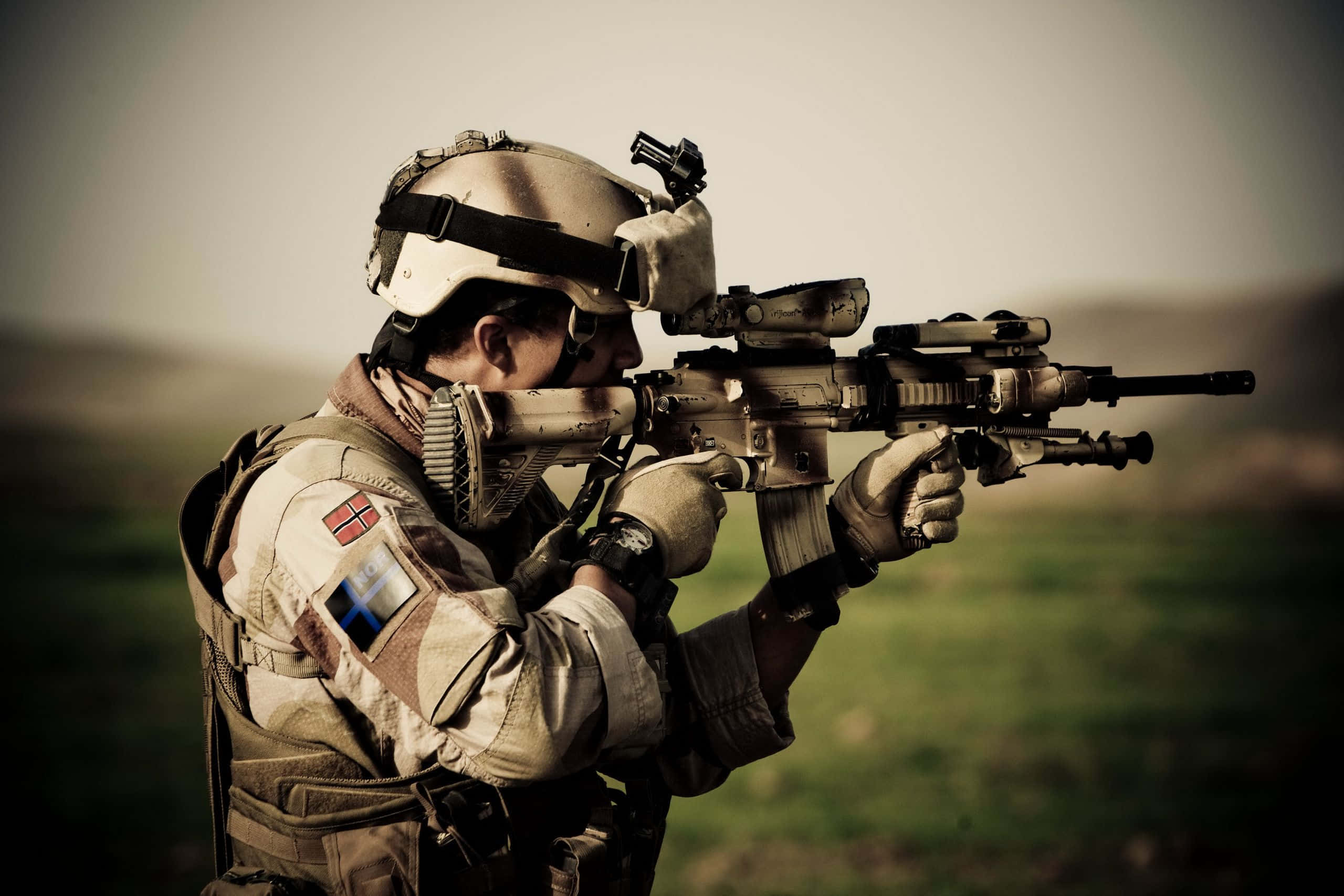 Valienteshombres Y Mujeres Del Ejército De Los Estados Unidos Defendiendo Nuestro País.